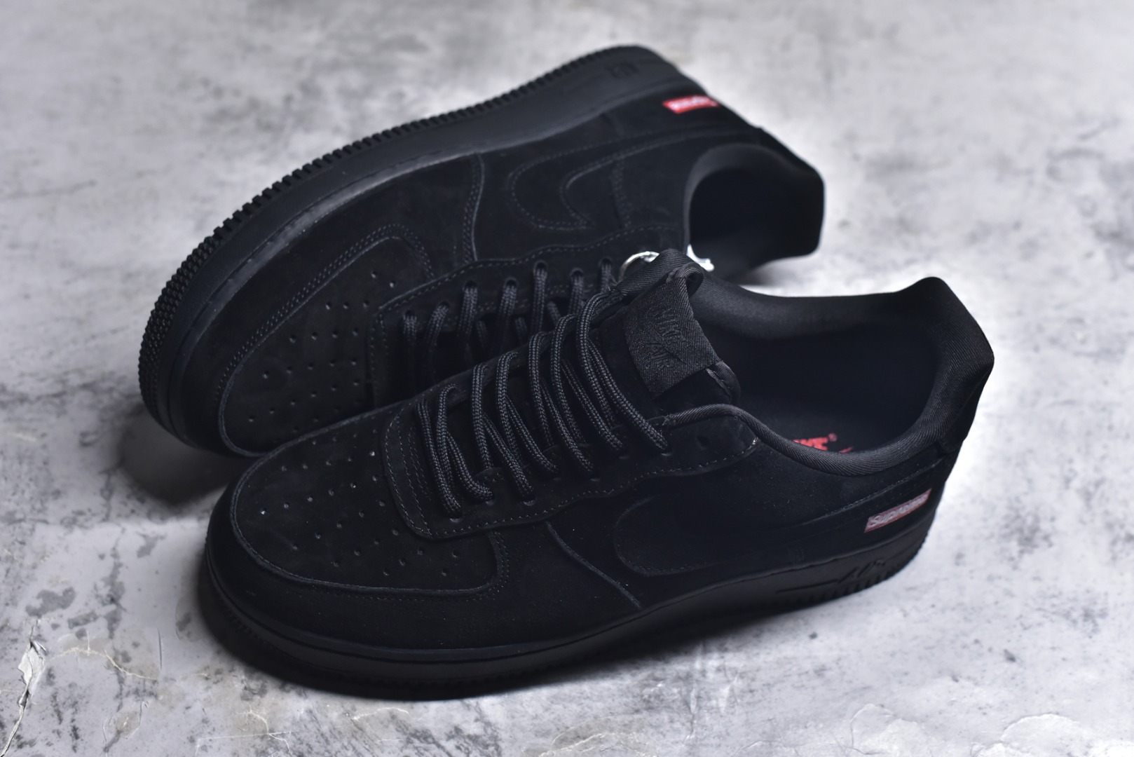 图片[7]-#海外爆款限量发售！公司级Nike Air Force 1 \’07 Low “Supreme联名——全猪八”空军一号 高端定制 低帮 运动鞋 休闲鞋 折边针车 工艺难度大 原楦头原纸板 原装鞋盒 定制五金配件 内置全掌气垫 原厂鞋底 货号：DF0188-119 尺码：36 36.5 37.5 38 38.5 39 40 40.5 41 42 42.5 43 44 44.5 45-选品中心