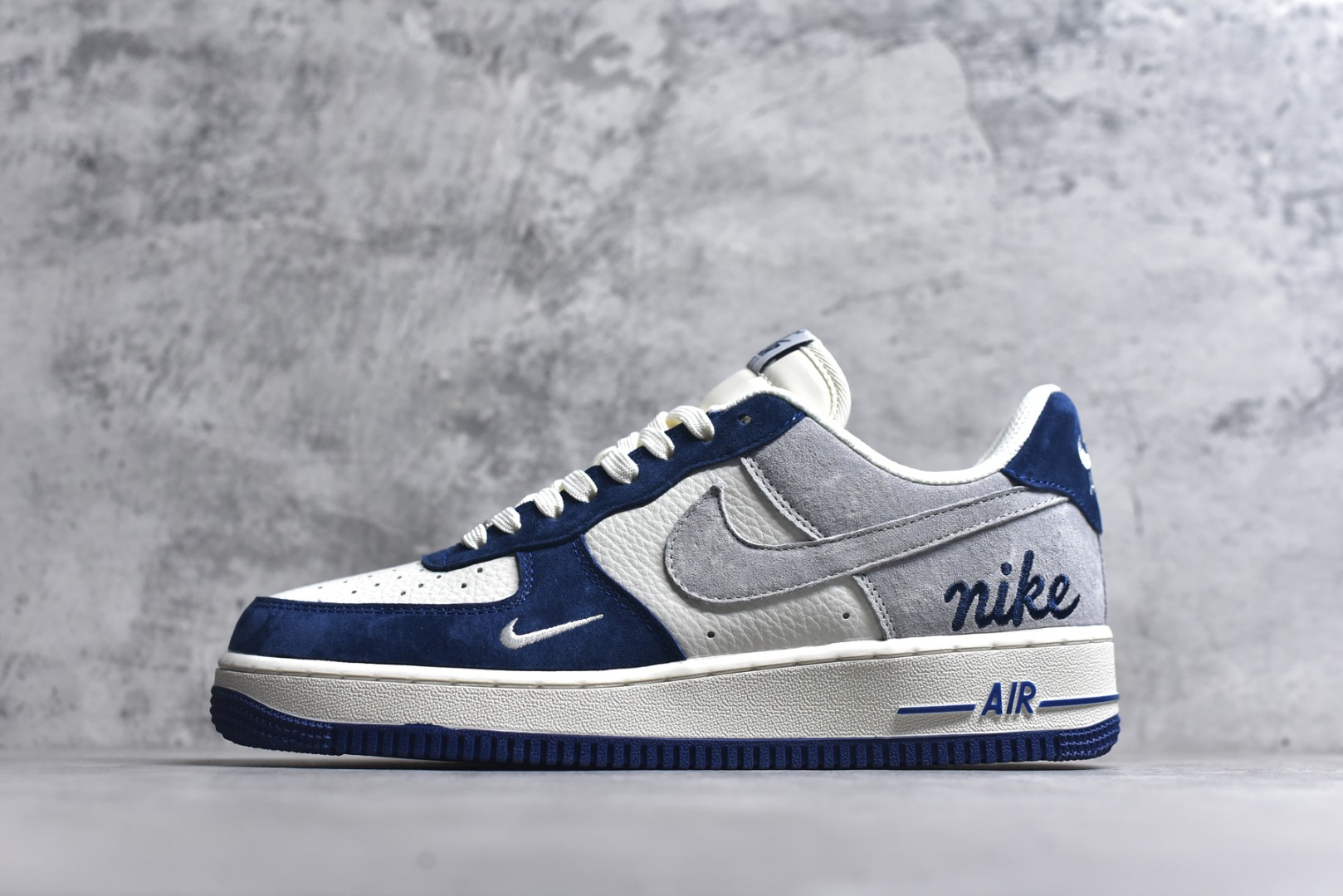 #海外限量发售！公司级NIke Air Force 1 \'07 Low 白灰蓝拼接 空军一号低帮 运动鞋 休闲鞋 折边针车 工艺难度大 原楦头原纸板 高端定制鞋盒 原厂鞋底 超高清洁度 细节完美 货号：HM3703-161 尺码：36 36.5 37.5 38 38.5 39 40 40.5 41 42 42.5 43 44 44.5 45-选品中心
