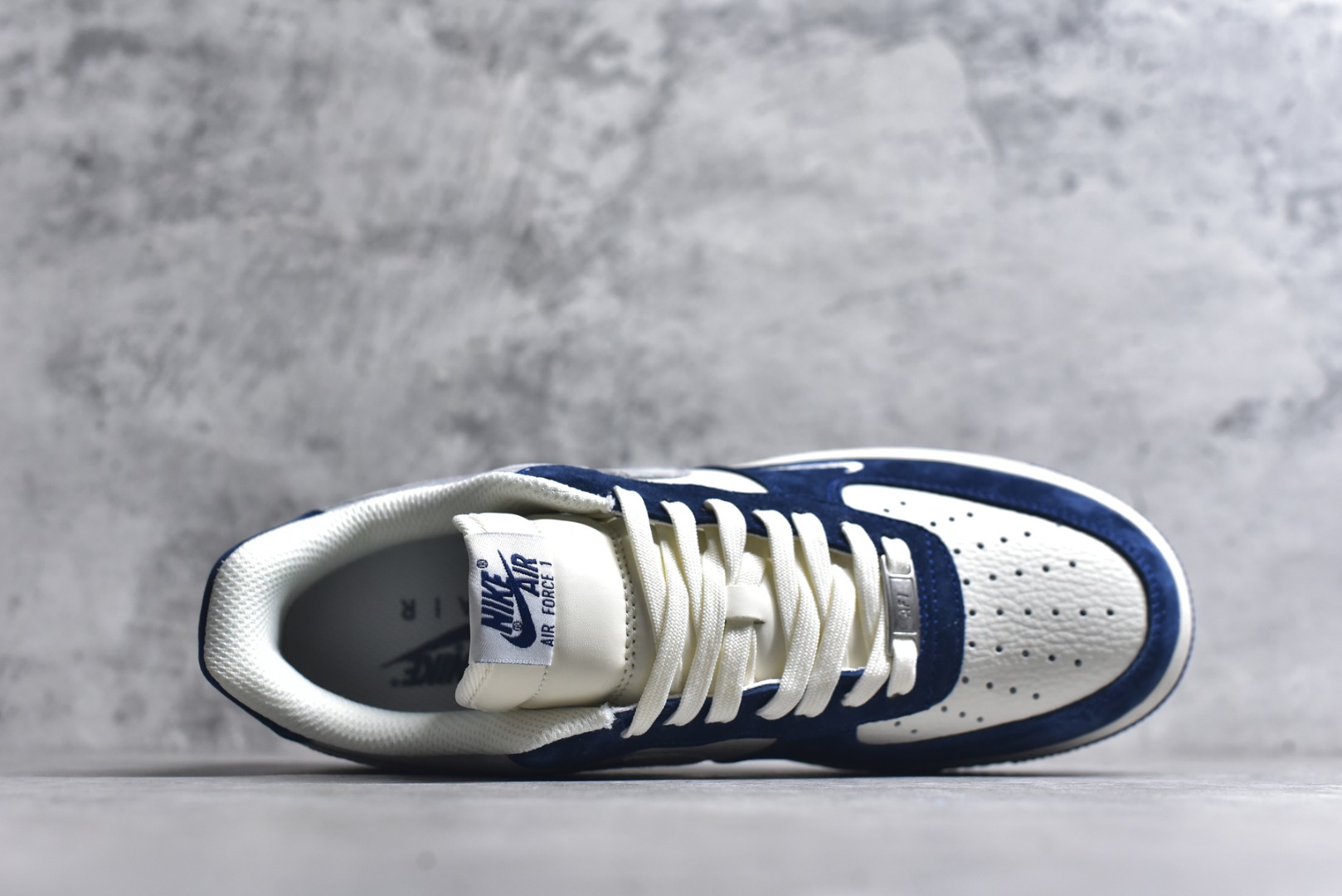 图片[4]-#海外限量发售！公司级NIke Air Force 1 \’07 Low 白灰蓝拼接 空军一号低帮 运动鞋 休闲鞋 折边针车 工艺难度大 原楦头原纸板 高端定制鞋盒 原厂鞋底 超高清洁度 细节完美 货号：HM3703-161 尺码：36 36.5 37.5 38 38.5 39 40 40.5 41 42 42.5 43 44 44.5 45-选品中心