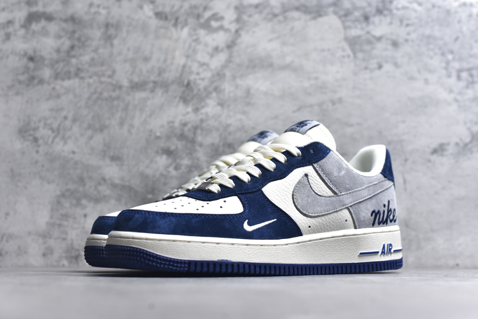 图片[2]-#海外限量发售！公司级NIke Air Force 1 \’07 Low 白灰蓝拼接 空军一号低帮 运动鞋 休闲鞋 折边针车 工艺难度大 原楦头原纸板 高端定制鞋盒 原厂鞋底 超高清洁度 细节完美 货号：HM3703-161 尺码：36 36.5 37.5 38 38.5 39 40 40.5 41 42 42.5 43 44 44.5 45-选品中心