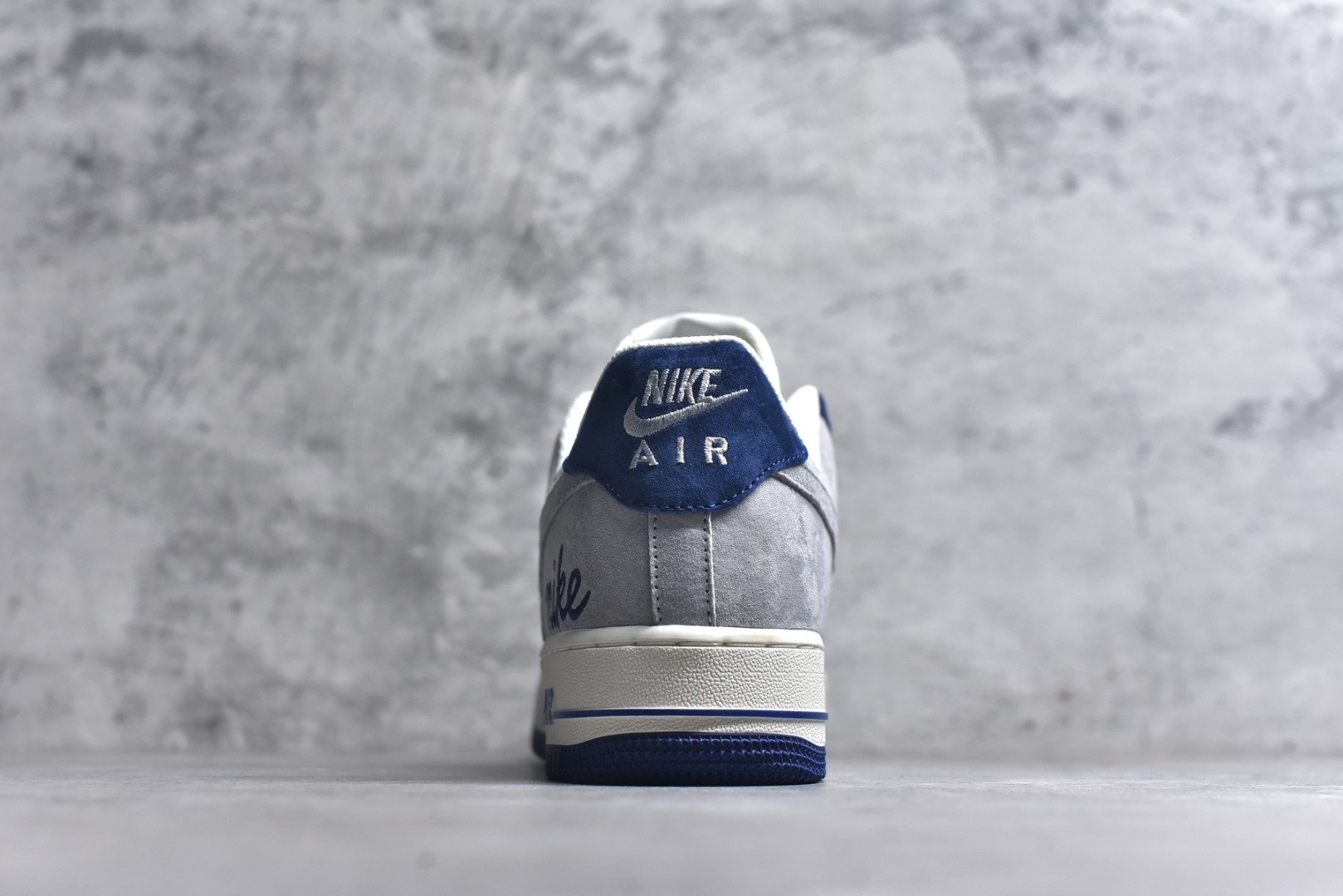 图片[5]-#海外限量发售！公司级NIke Air Force 1 \’07 Low 白灰蓝拼接 空军一号低帮 运动鞋 休闲鞋 折边针车 工艺难度大 原楦头原纸板 高端定制鞋盒 原厂鞋底 超高清洁度 细节完美 货号：HM3703-161 尺码：36 36.5 37.5 38 38.5 39 40 40.5 41 42 42.5 43 44 44.5 45-选品中心