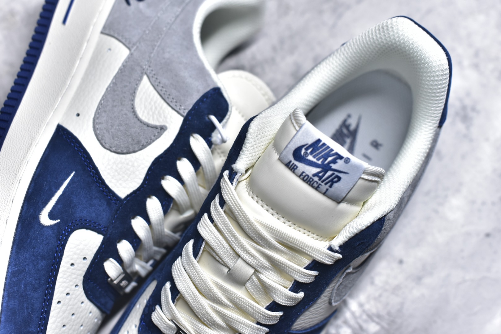 图片[9]-#海外限量发售！公司级NIke Air Force 1 \’07 Low 白灰蓝拼接 空军一号低帮 运动鞋 休闲鞋 折边针车 工艺难度大 原楦头原纸板 高端定制鞋盒 原厂鞋底 超高清洁度 细节完美 货号：HM3703-161 尺码：36 36.5 37.5 38 38.5 39 40 40.5 41 42 42.5 43 44 44.5 45-选品中心