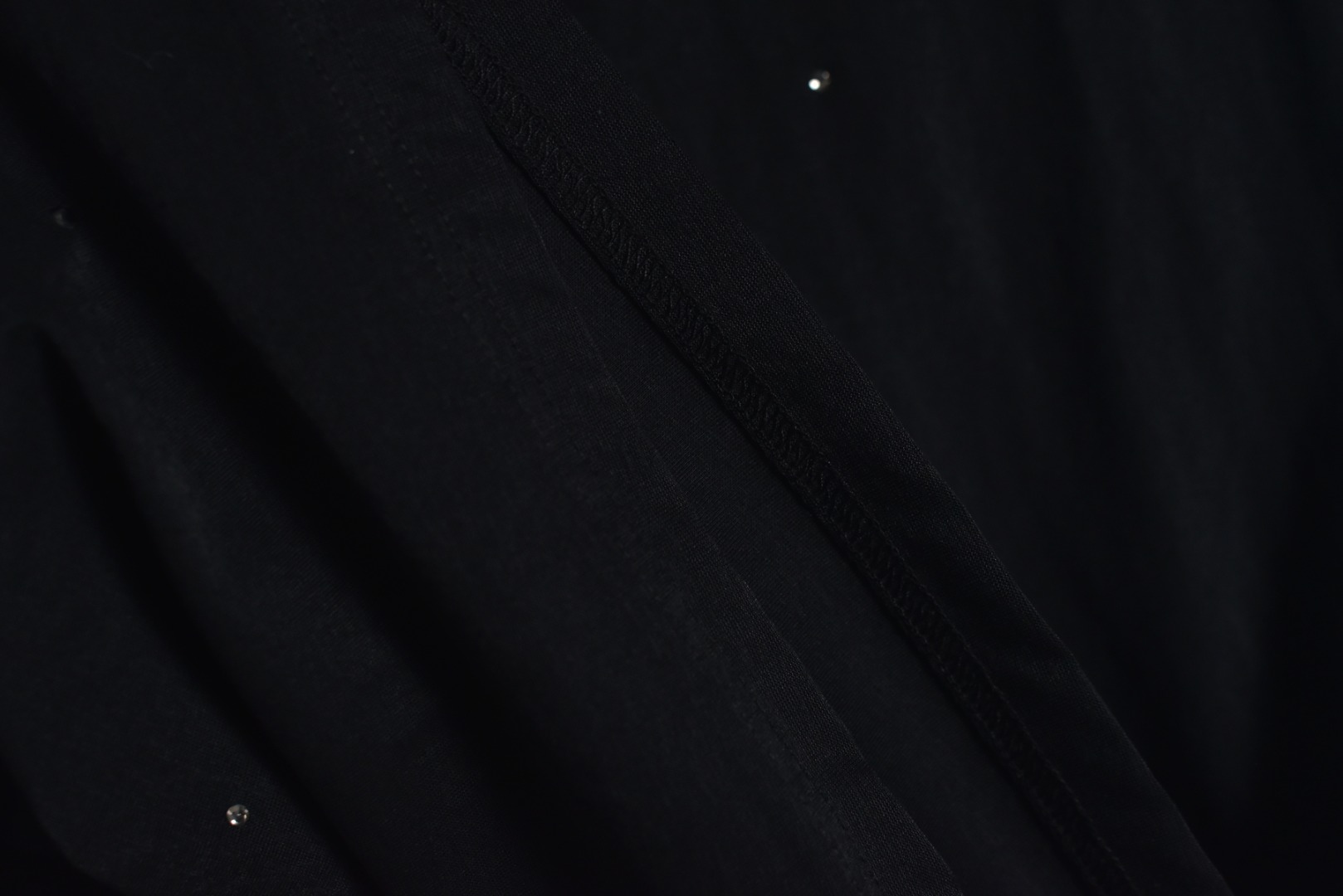 图片[9]-#Acne Studios 1996镜面字母烫钻长袖 材质选用85%棉 + 15%亚麻混纺面料，干爽透气且有挺括感，印花烫画结合进口镭射材质与定位烫钻工艺，进口镭射材质结合定位烫钻工艺，钻饰牢固耐洗，牢固不易脱落，自带慵懒松弛感，街头风十足，众多明星博主上身示范，男女同款 尺码：S-L-选品中心