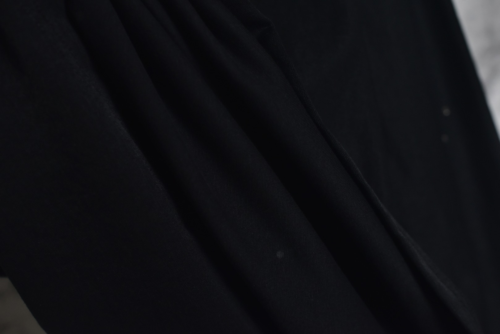 图片[7]-#Acne Studios 1996镜面字母烫钻长袖 材质选用85%棉 + 15%亚麻混纺面料，干爽透气且有挺括感，印花烫画结合进口镭射材质与定位烫钻工艺，进口镭射材质结合定位烫钻工艺，钻饰牢固耐洗，牢固不易脱落，自带慵懒松弛感，街头风十足，众多明星博主上身示范，男女同款 尺码：S-L-选品中心