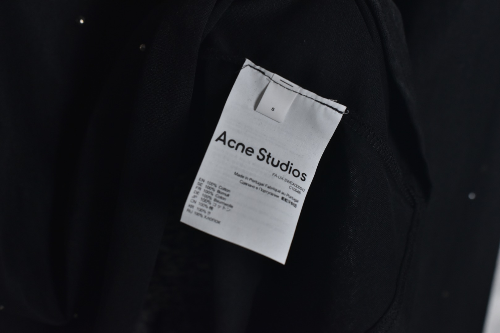 图片[8]-#Acne Studios 1996镜面字母烫钻长袖 材质选用85%棉 + 15%亚麻混纺面料，干爽透气且有挺括感，印花烫画结合进口镭射材质与定位烫钻工艺，进口镭射材质结合定位烫钻工艺，钻饰牢固耐洗，牢固不易脱落，自带慵懒松弛感，街头风十足，众多明星博主上身示范，男女同款 尺码：S-L-选品中心