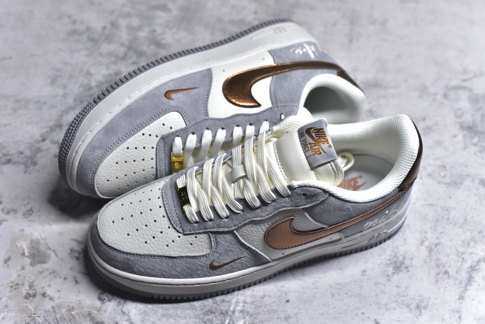 图片[7]-#海外限量发售！公司级NIke Air Force 1 \’07 Low 奶白灰金 空军一号低帮 运动鞋 休闲鞋 折边针车 工艺难度大 原楦头原纸板 高端定制鞋盒 原厂鞋底 超高清洁度 细节完美 货号：DV5477-007 尺码：36 36.5 37.5 38 38.5 39 40 40.5 41 42 42.5 43 44 44.5 45-选品中心