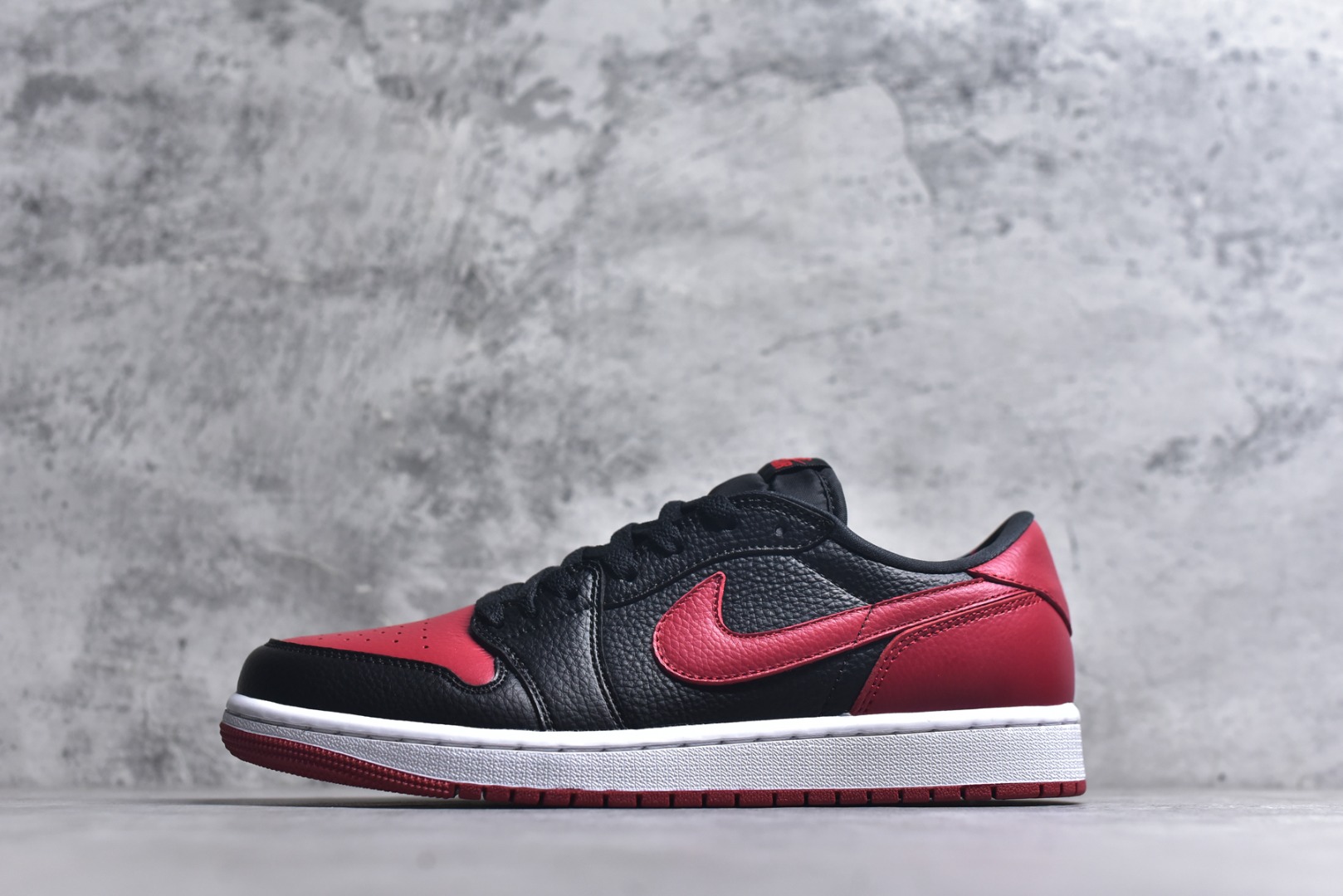 #Nike AIR JORDAN I RETRO LOW OG AJ1乔1低帮休闲板鞋 同步官方配色 升级原楦原档案数据开发纸版楦型 采用同源纳帕头层皮革鞋面材质 全新底模完美品相清洁度及喷漆效果 货号：IW6276 001 尺码：36-47（半）-选品中心