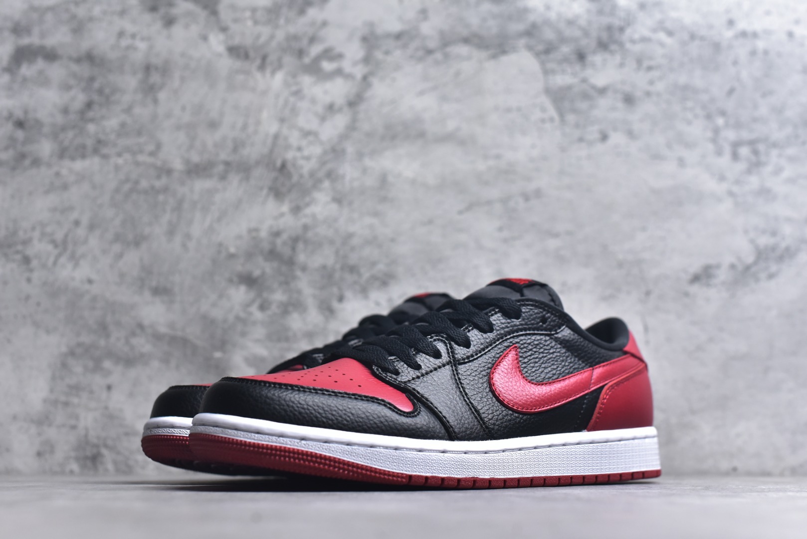 图片[2]-#Nike AIR JORDAN I RETRO LOW OG AJ1乔1低帮休闲板鞋 同步官方配色 升级原楦原档案数据开发纸版楦型 采用同源纳帕头层皮革鞋面材质 全新底模完美品相清洁度及喷漆效果 货号：IW6276 001 尺码：36-47（半）-选品中心