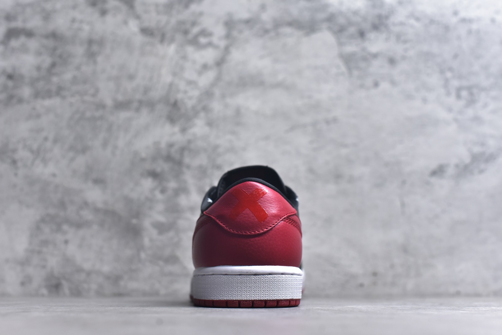 图片[5]-#Nike AIR JORDAN I RETRO LOW OG AJ1乔1低帮休闲板鞋 同步官方配色 升级原楦原档案数据开发纸版楦型 采用同源纳帕头层皮革鞋面材质 全新底模完美品相清洁度及喷漆效果 货号：IW6276 001 尺码：36-47（半）-选品中心