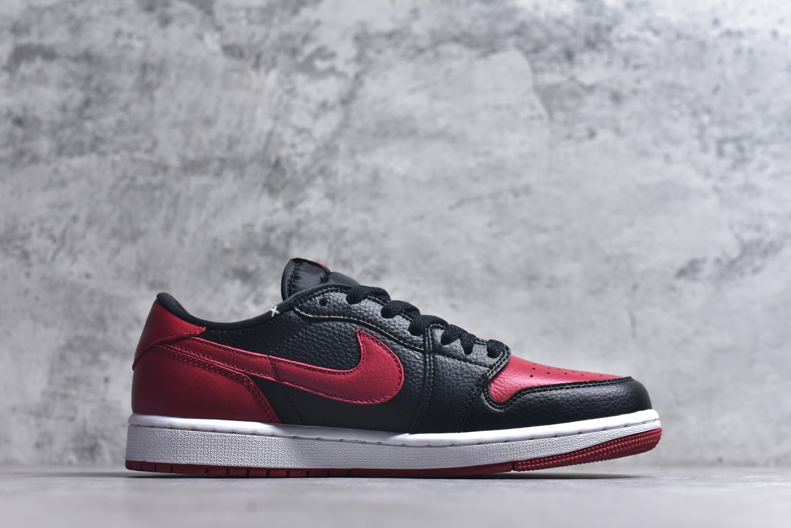 图片[3]-#Nike AIR JORDAN I RETRO LOW OG AJ1乔1低帮休闲板鞋 同步官方配色 升级原楦原档案数据开发纸版楦型 采用同源纳帕头层皮革鞋面材质 全新底模完美品相清洁度及喷漆效果 货号：IW6276 001 尺码：36-47（半）-选品中心