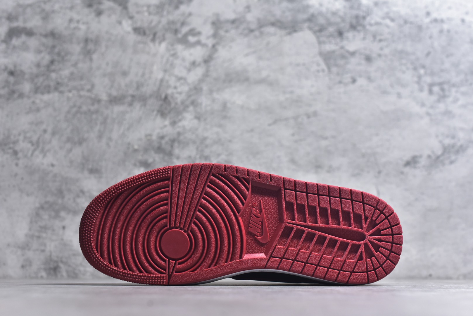 图片[6]-#Nike AIR JORDAN I RETRO LOW OG AJ1乔1低帮休闲板鞋 同步官方配色 升级原楦原档案数据开发纸版楦型 采用同源纳帕头层皮革鞋面材质 全新底模完美品相清洁度及喷漆效果 货号：IW6276 001 尺码：36-47（半）-选品中心