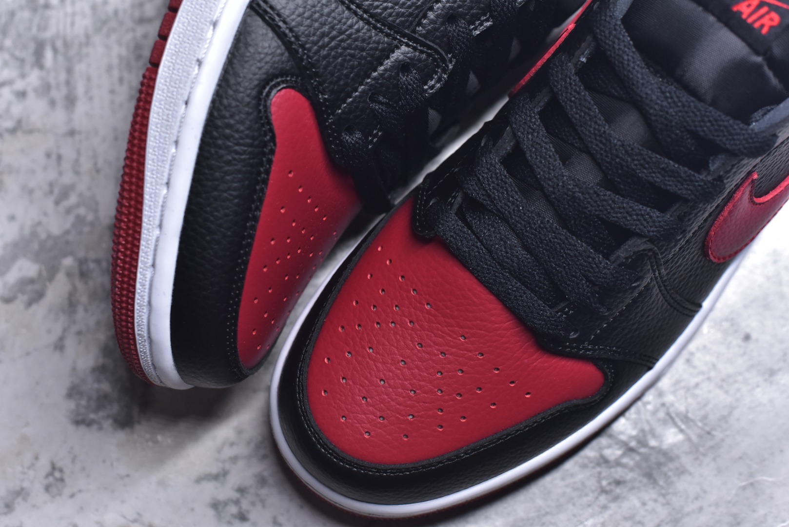 图片[8]-#Nike AIR JORDAN I RETRO LOW OG AJ1乔1低帮休闲板鞋 同步官方配色 升级原楦原档案数据开发纸版楦型 采用同源纳帕头层皮革鞋面材质 全新底模完美品相清洁度及喷漆效果 货号：IW6276 001 尺码：36-47（半）-选品中心