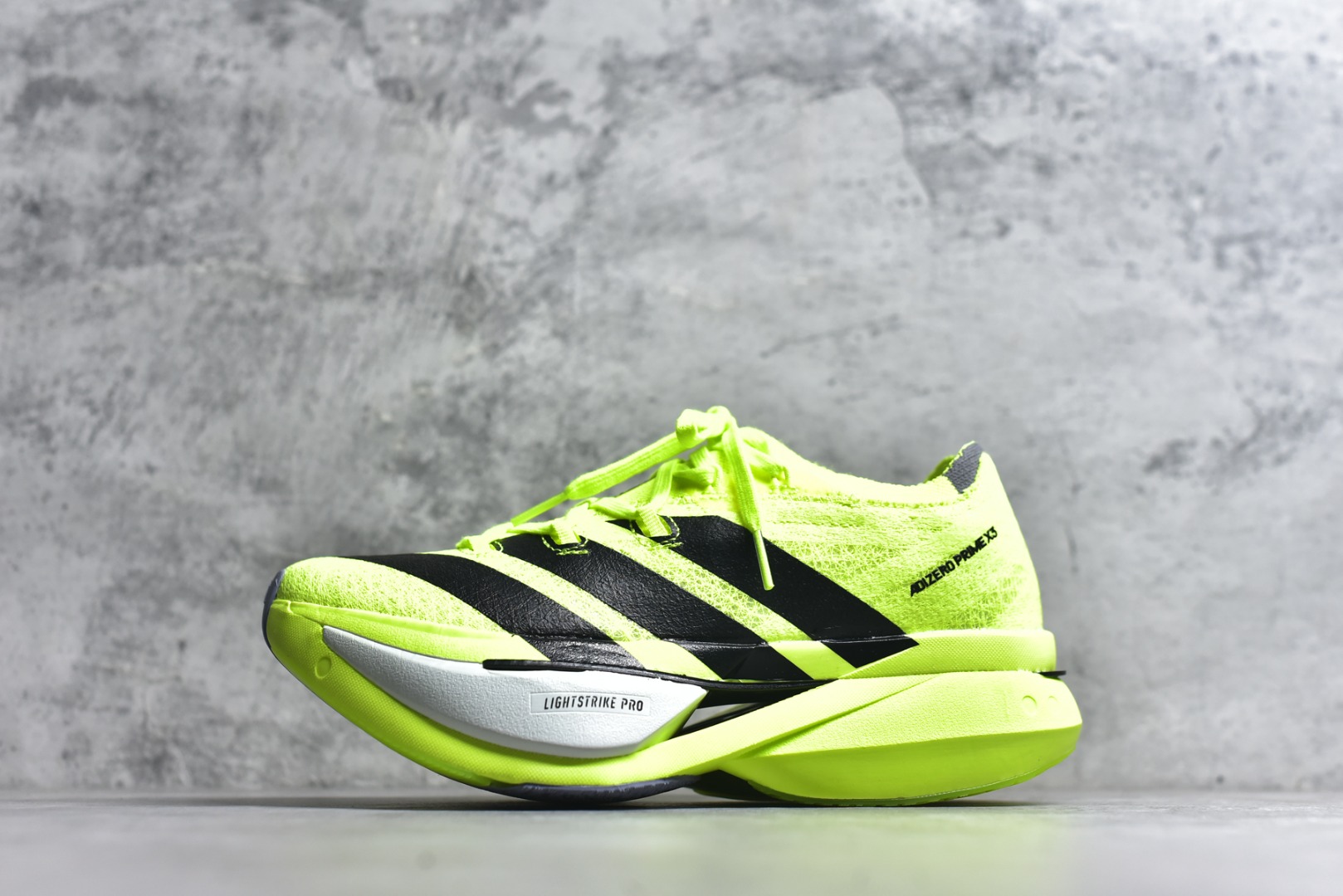 #adidas Adizero Prime X 3.0 Strung 舒适防滑耐磨 低帮 长跑短跑跑步鞋 男女同款 这款adidas Adizero Prime X3跑步鞋集结诸多创新技术，打造出活力满满的竞速利器，力求助你刷新个人纪录。精心打造的Strung鞋面为双脚带来结构感，三层式Lightstrike中底则增添了舒适度。采用碳板与ENERGYRODS 2.0仿跖骨碳柱，感受活力步步迸发，伴你畅快跃步向前。鞋头处含Continental™马牌橡胶，助力自信蹬地。绿色 JI2981 尺码：36 37 38 39 40 41 42 43 44 45 （无半码）-选品中心