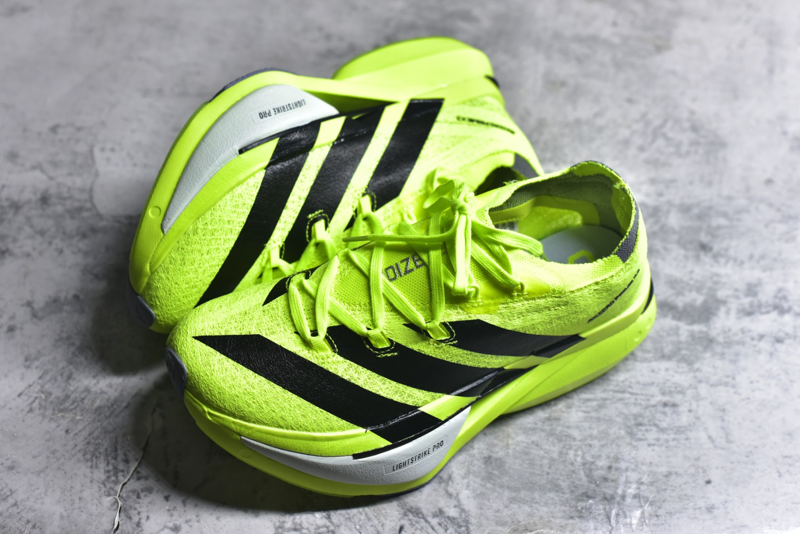 图片[7]-#adidas Adizero Prime X 3.0 Strung 舒适防滑耐磨 低帮 长跑短跑跑步鞋 男女同款 这款adidas Adizero Prime X3跑步鞋集结诸多创新技术，打造出活力满满的竞速利器，力求助你刷新个人纪录。精心打造的Strung鞋面为双脚带来结构感，三层式Lightstrike中底则增添了舒适度。采用碳板与ENERGYRODS 2.0仿跖骨碳柱，感受活力步步迸发，伴你畅快跃步向前。鞋头处含Continental™马牌橡胶，助力自信蹬地。绿色 JI2981 尺码：36 37 38 39 40 41 42 43 44 45 （无半码）-选品中心