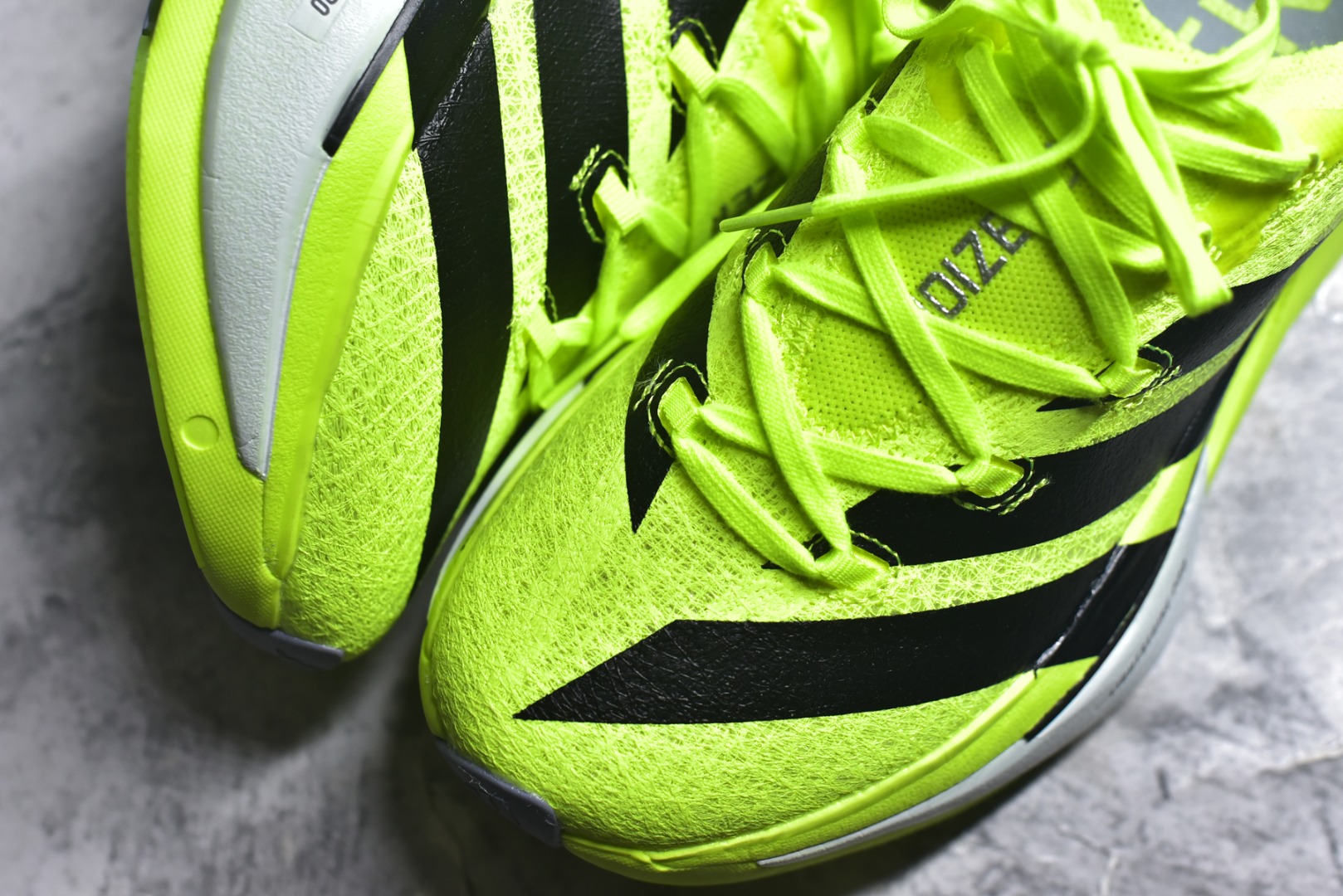 图片[8]-#adidas Adizero Prime X 3.0 Strung 舒适防滑耐磨 低帮 长跑短跑跑步鞋 男女同款 这款adidas Adizero Prime X3跑步鞋集结诸多创新技术，打造出活力满满的竞速利器，力求助你刷新个人纪录。精心打造的Strung鞋面为双脚带来结构感，三层式Lightstrike中底则增添了舒适度。采用碳板与ENERGYRODS 2.0仿跖骨碳柱，感受活力步步迸发，伴你畅快跃步向前。鞋头处含Continental™马牌橡胶，助力自信蹬地。绿色 JI2981 尺码：36 37 38 39 40 41 42 43 44 45 （无半码）-选品中心