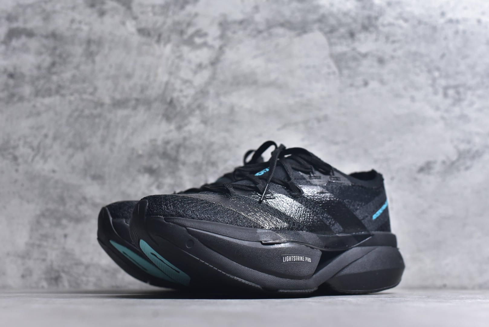 图片[2]-#adidas Adizero Prime X 3.0 Strung 舒适防滑耐磨 低帮 长跑短跑跑步鞋 男女同款 这款adidas Adizero Prime X3跑步鞋集结诸多创新技术，打造出活力满满的竞速利器，力求助你刷新个人纪录。精心打造的Strung鞋面为双脚带来结构感，三层式Lightstrike中底则增添了舒适度。采用碳板与ENERGYRODS 2.0仿跖骨碳柱，感受活力步步迸发，伴你畅快跃步向前。鞋头处含Continental™马牌橡胶，助力自信蹬地。黑 JR7411 尺码：36 37 38 39 40 41 42 43 44 45 （无半码）-选品中心