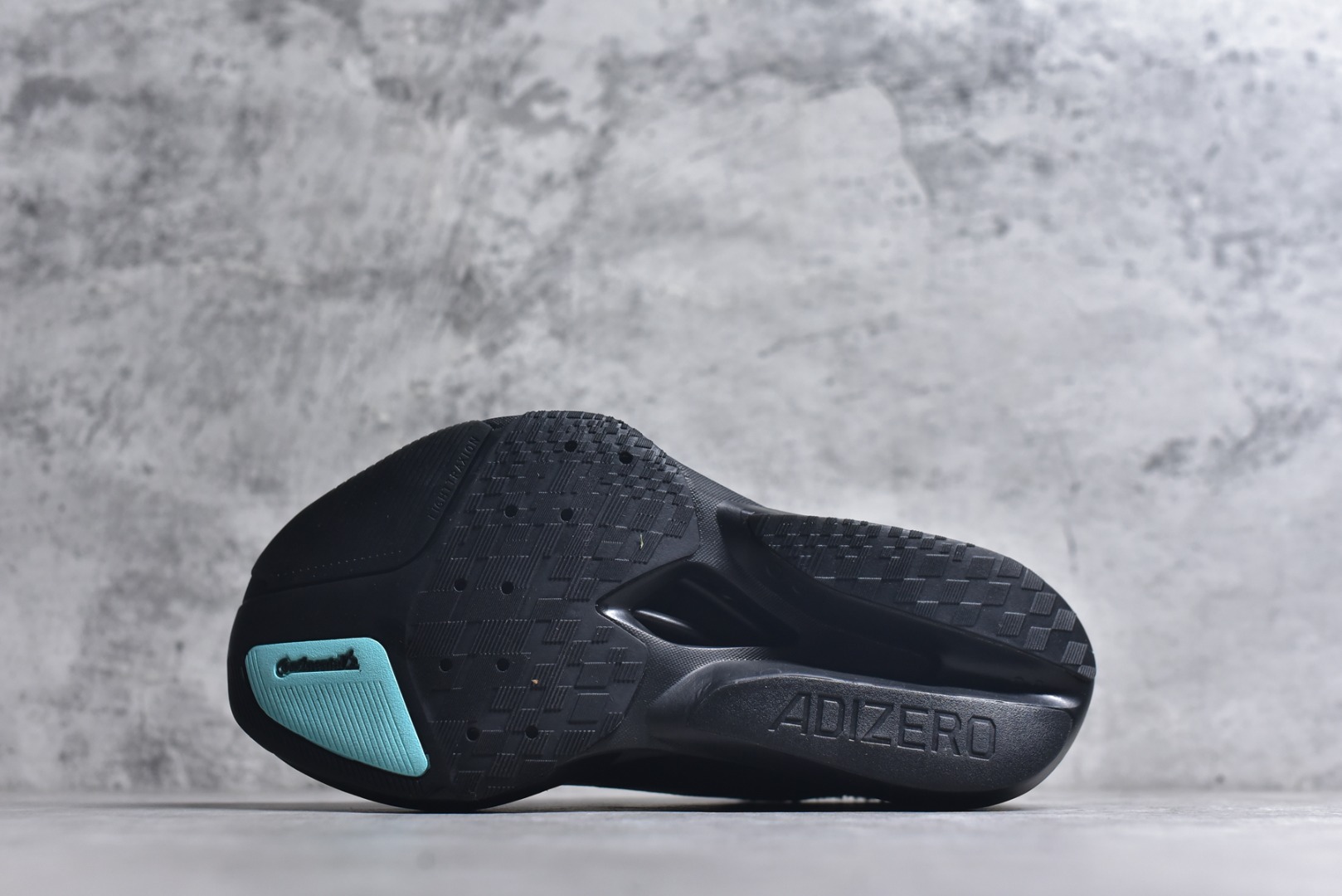 图片[6]-#adidas Adizero Prime X 3.0 Strung 舒适防滑耐磨 低帮 长跑短跑跑步鞋 男女同款 这款adidas Adizero Prime X3跑步鞋集结诸多创新技术，打造出活力满满的竞速利器，力求助你刷新个人纪录。精心打造的Strung鞋面为双脚带来结构感，三层式Lightstrike中底则增添了舒适度。采用碳板与ENERGYRODS 2.0仿跖骨碳柱，感受活力步步迸发，伴你畅快跃步向前。鞋头处含Continental™马牌橡胶，助力自信蹬地。黑 JR7411 尺码：36 37 38 39 40 41 42 43 44 45 （无半码）-选品中心