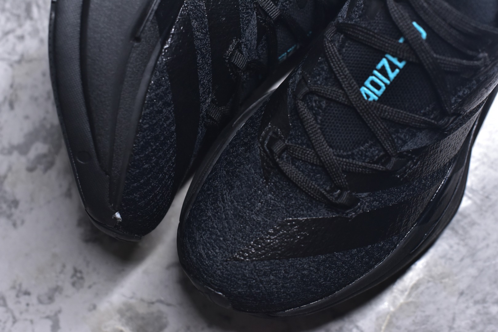 图片[8]-#adidas Adizero Prime X 3.0 Strung 舒适防滑耐磨 低帮 长跑短跑跑步鞋 男女同款 这款adidas Adizero Prime X3跑步鞋集结诸多创新技术，打造出活力满满的竞速利器，力求助你刷新个人纪录。精心打造的Strung鞋面为双脚带来结构感，三层式Lightstrike中底则增添了舒适度。采用碳板与ENERGYRODS 2.0仿跖骨碳柱，感受活力步步迸发，伴你畅快跃步向前。鞋头处含Continental™马牌橡胶，助力自信蹬地。黑 JR7411 尺码：36 37 38 39 40 41 42 43 44 45 （无半码）-选品中心