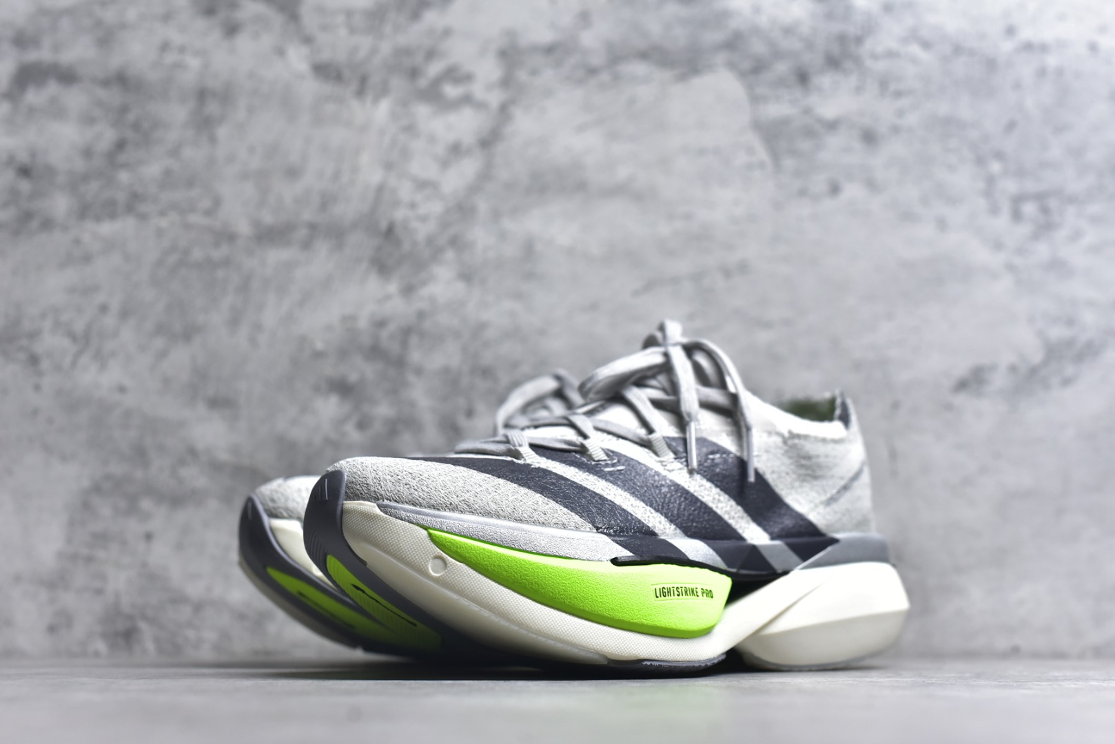 图片[2]-#adidas Adizero Prime X 3.0 Strung 舒适防滑耐磨 低帮 长跑短跑跑步鞋 男女同款 这款adidas Adizero Prime X3跑步鞋集结诸多创新技术，打造出活力满满的竞速利器，力求助你刷新个人纪录。精心打造的Strung鞋面为双脚带来结构感，三层式Lightstrike中底则增添了舒适度。采用碳板与ENERGYRODS 2.0仿跖骨碳柱，感受活力步步迸发，伴你畅快跃步向前。鞋头处含Continental™马牌橡胶，助力自信蹬地。灰绿 尺码：36 37 38 39 40 41 42 43 44 45 （无半码）-选品中心