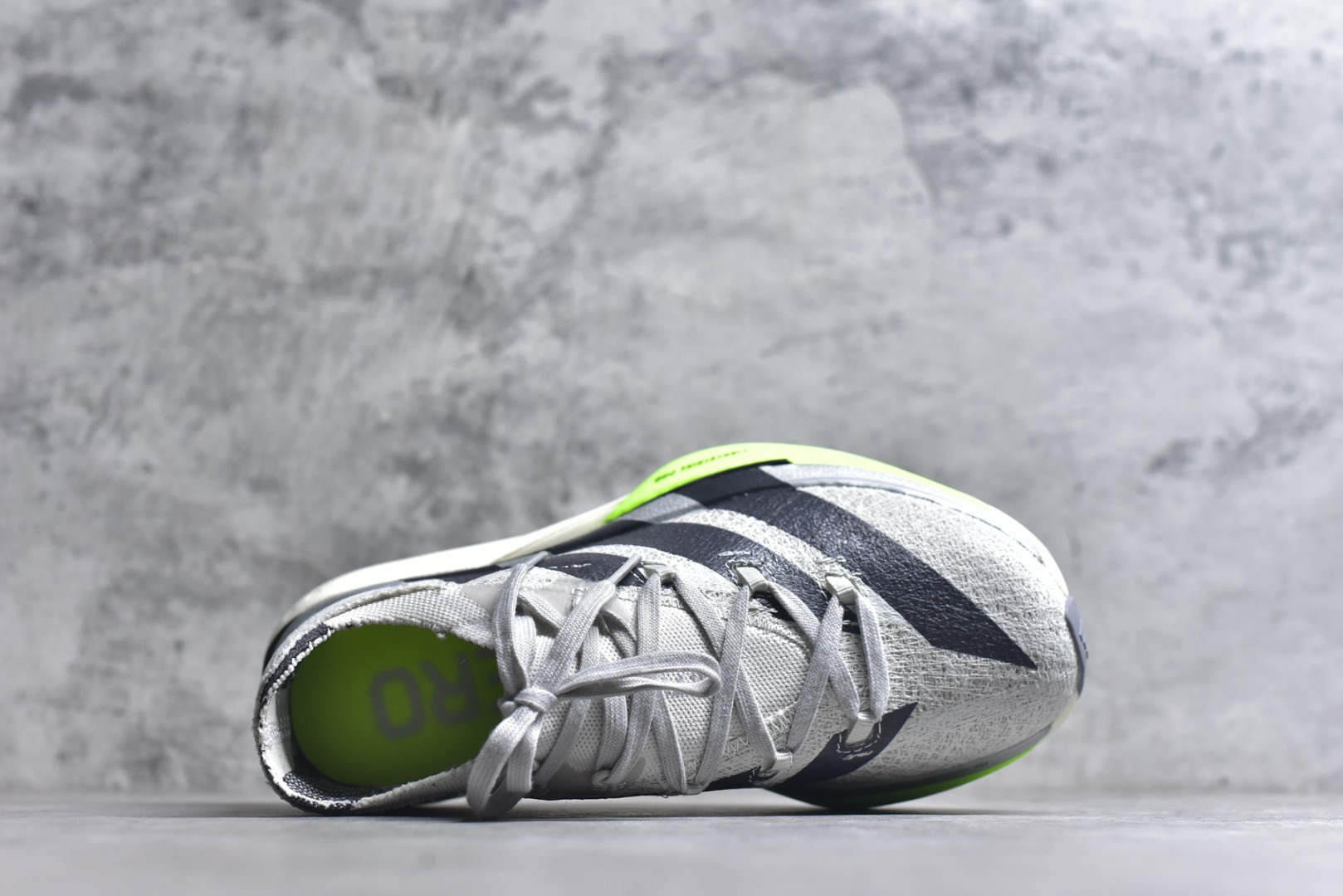 图片[4]-#adidas Adizero Prime X 3.0 Strung 舒适防滑耐磨 低帮 长跑短跑跑步鞋 男女同款 这款adidas Adizero Prime X3跑步鞋集结诸多创新技术，打造出活力满满的竞速利器，力求助你刷新个人纪录。精心打造的Strung鞋面为双脚带来结构感，三层式Lightstrike中底则增添了舒适度。采用碳板与ENERGYRODS 2.0仿跖骨碳柱，感受活力步步迸发，伴你畅快跃步向前。鞋头处含Continental™马牌橡胶，助力自信蹬地。灰绿 尺码：36 37 38 39 40 41 42 43 44 45 （无半码）-选品中心