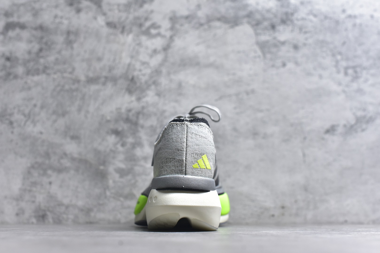 图片[5]-#adidas Adizero Prime X 3.0 Strung 舒适防滑耐磨 低帮 长跑短跑跑步鞋 男女同款 这款adidas Adizero Prime X3跑步鞋集结诸多创新技术，打造出活力满满的竞速利器，力求助你刷新个人纪录。精心打造的Strung鞋面为双脚带来结构感，三层式Lightstrike中底则增添了舒适度。采用碳板与ENERGYRODS 2.0仿跖骨碳柱，感受活力步步迸发，伴你畅快跃步向前。鞋头处含Continental™马牌橡胶，助力自信蹬地。灰绿 尺码：36 37 38 39 40 41 42 43 44 45 （无半码）-选品中心