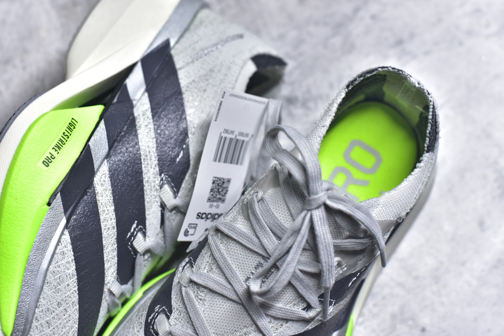 图片[9]-#adidas Adizero Prime X 3.0 Strung 舒适防滑耐磨 低帮 长跑短跑跑步鞋 男女同款 这款adidas Adizero Prime X3跑步鞋集结诸多创新技术，打造出活力满满的竞速利器，力求助你刷新个人纪录。精心打造的Strung鞋面为双脚带来结构感，三层式Lightstrike中底则增添了舒适度。采用碳板与ENERGYRODS 2.0仿跖骨碳柱，感受活力步步迸发，伴你畅快跃步向前。鞋头处含Continental™马牌橡胶，助力自信蹬地。灰绿 尺码：36 37 38 39 40 41 42 43 44 45 （无半码）-选品中心