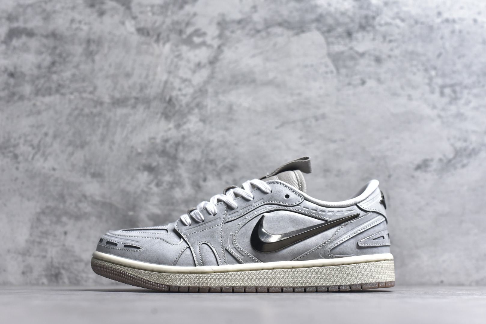 #Air Jordan AJ1 Low 低帮 IM6662-181 全新流水线出品 DT版本唯一平替选择 市场第二梯队最强版 全部原鞋开发 原楦原纸板开发 全鞋电脑针车 原厂内置全掌气垫 原盒内在原标 唯一Zp原版鞋带绑法 免检产品 全新2022版型 全头层皮料 完美零毛边处理 原厂配置全掌气垫 价格定位良心 几十个配色陆续出货 实拍调校N版已经零色差零失真 百分百还原实物色彩所见即所得 不存在货不对板色差等低级问题 选购参考实物拍摄 不混卖不参货 只用心做好货严格选品 承诺混一赔十 尺码：36 36.5 37.5 38 38.5 39 40 40.5 41 42 42.5 43 44 44.5 45-选品中心