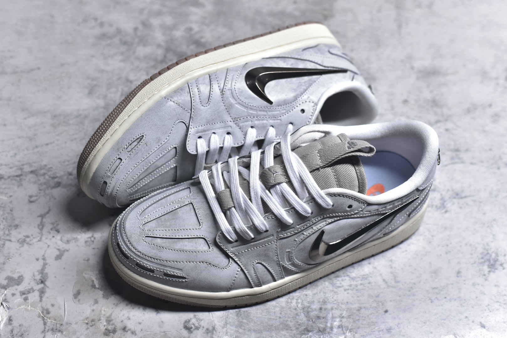 图片[7]-#Air Jordan AJ1 Low 低帮 IM6662-181 全新流水线出品 DT版本唯一平替选择 市场第二梯队最强版 全部原鞋开发 原楦原纸板开发 全鞋电脑针车 原厂内置全掌气垫 原盒内在原标 唯一Zp原版鞋带绑法 免检产品 全新2022版型 全头层皮料 完美零毛边处理 原厂配置全掌气垫 价格定位良心 几十个配色陆续出货 实拍调校N版已经零色差零失真 百分百还原实物色彩所见即所得 不存在货不对板色差等低级问题 选购参考实物拍摄 不混卖不参货 只用心做好货严格选品 承诺混一赔十 尺码：36 36.5 37.5 38 38.5 39 40 40.5 41 42 42.5 43 44 44.5 45-选品中心