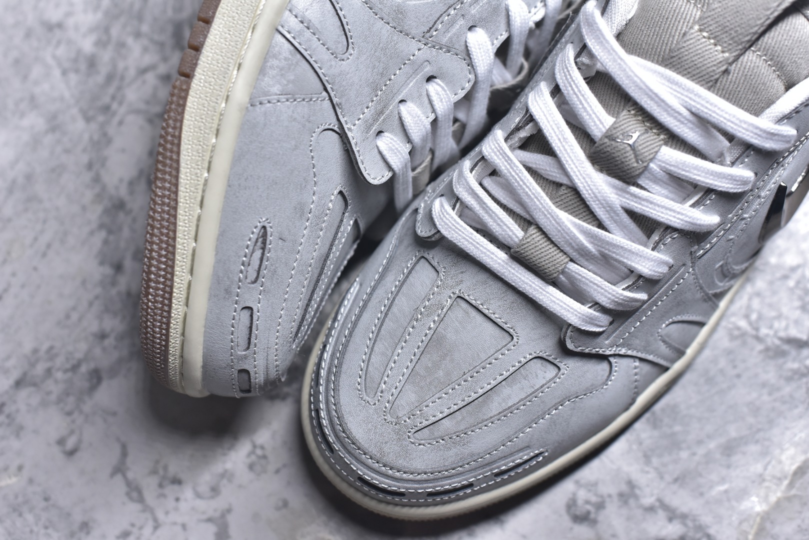 图片[8]-#Air Jordan AJ1 Low 低帮 IM6662-181 全新流水线出品 DT版本唯一平替选择 市场第二梯队最强版 全部原鞋开发 原楦原纸板开发 全鞋电脑针车 原厂内置全掌气垫 原盒内在原标 唯一Zp原版鞋带绑法 免检产品 全新2022版型 全头层皮料 完美零毛边处理 原厂配置全掌气垫 价格定位良心 几十个配色陆续出货 实拍调校N版已经零色差零失真 百分百还原实物色彩所见即所得 不存在货不对板色差等低级问题 选购参考实物拍摄 不混卖不参货 只用心做好货严格选品 承诺混一赔十 尺码：36 36.5 37.5 38 38.5 39 40 40.5 41 42 42.5 43 44 44.5 45-选品中心