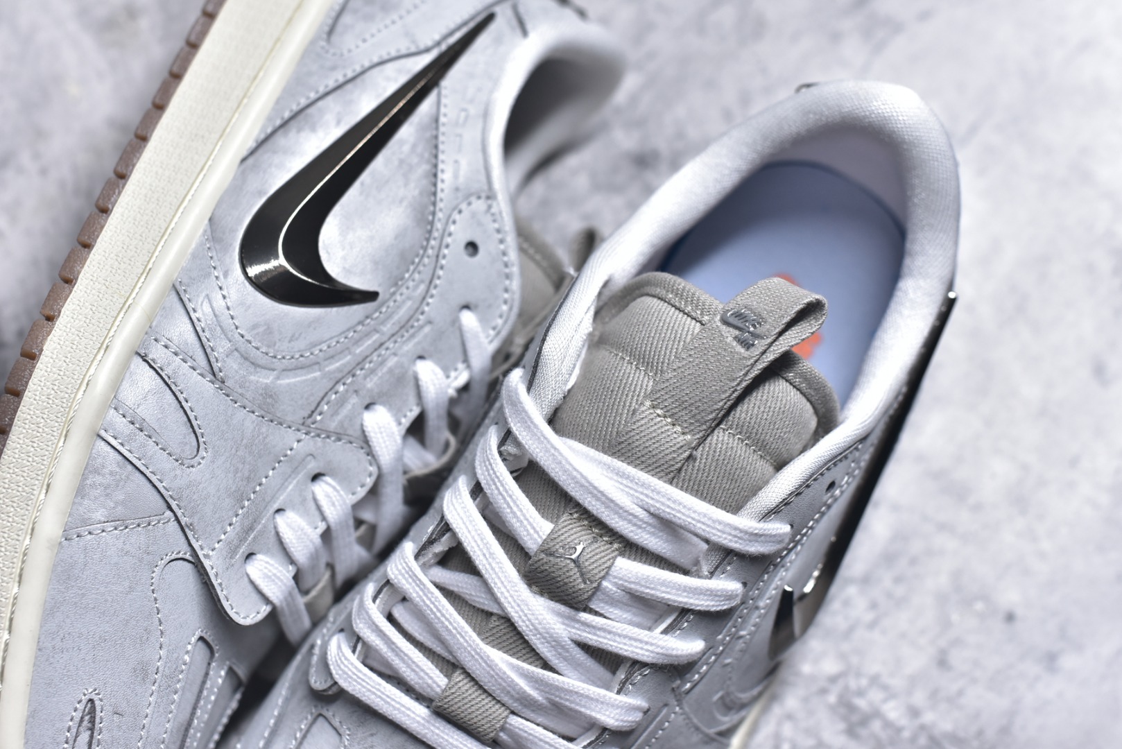 图片[9]-#Air Jordan AJ1 Low 低帮 IM6662-181 全新流水线出品 DT版本唯一平替选择 市场第二梯队最强版 全部原鞋开发 原楦原纸板开发 全鞋电脑针车 原厂内置全掌气垫 原盒内在原标 唯一Zp原版鞋带绑法 免检产品 全新2022版型 全头层皮料 完美零毛边处理 原厂配置全掌气垫 价格定位良心 几十个配色陆续出货 实拍调校N版已经零色差零失真 百分百还原实物色彩所见即所得 不存在货不对板色差等低级问题 选购参考实物拍摄 不混卖不参货 只用心做好货严格选品 承诺混一赔十 尺码：36 36.5 37.5 38 38.5 39 40 40.5 41 42 42.5 43 44 44.5 45-选品中心