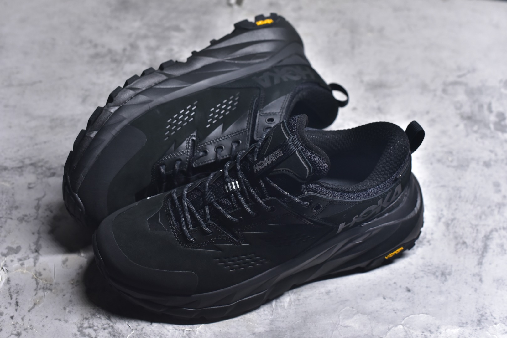 图片[7]-#Hoka One One M KAHA GTX Low 卡哈系列低帮厚底轻量坦克户外登山运动鞋 采用牛巴革与橡胶鞋头打造高度耐磨的支撑型鞋面GORE-TEX防水内靴、Vibram@Megagrip强抓地型外底，为你提供平稳安全的户外体验。 低帮设计轻量有型卡哈低帮GTX沿用了中帮的几何造型和材质，百搭舒适又轻量，更凸显造型优势，轻松玩转四季城市机能潮流。 货号：1118586/BCCG 尺码36-47-选品中心