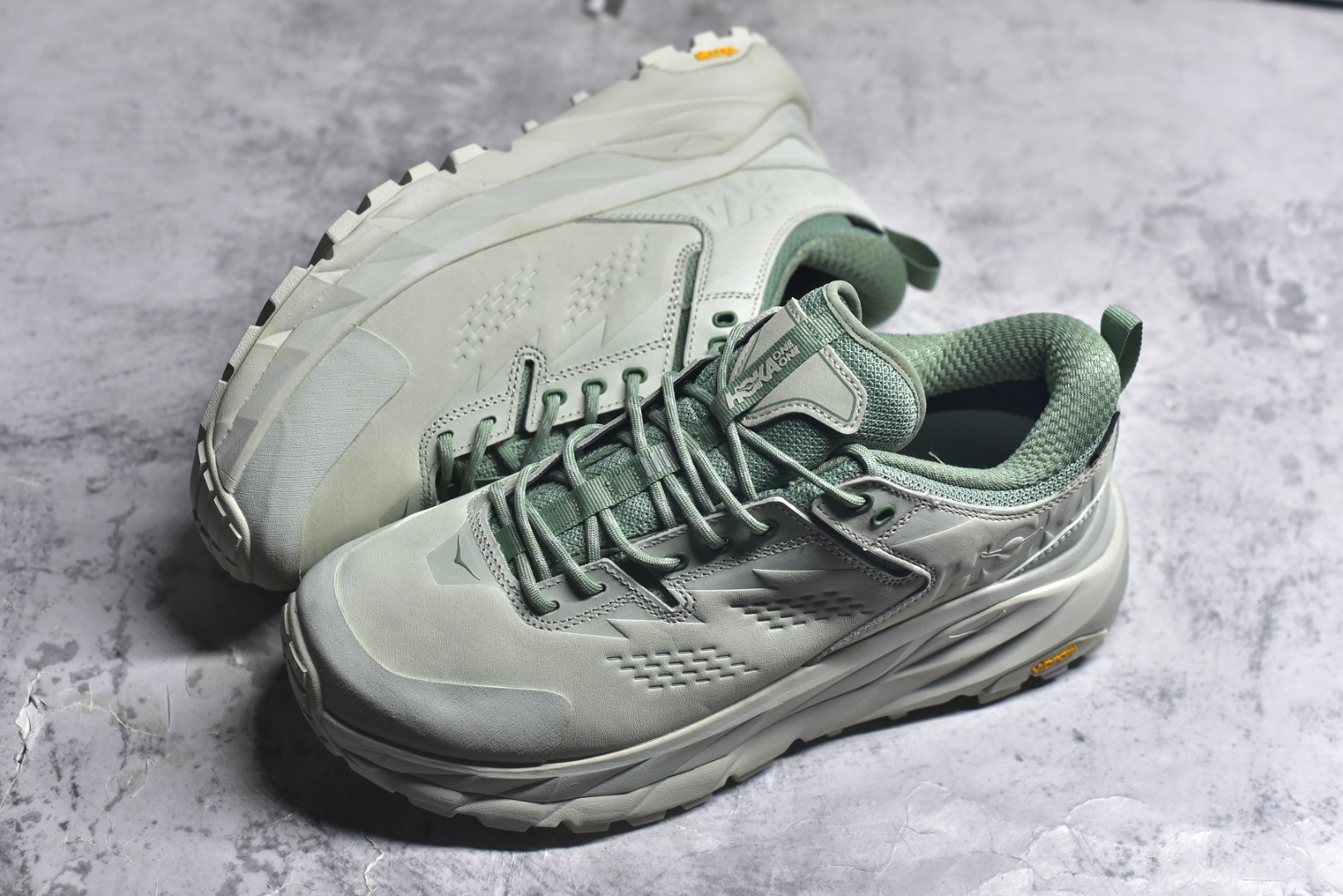 图片[7]-#Hoka One One M KAHA GTX Low 卡哈系列低帮厚底轻量坦克户外登山运动鞋 采用牛巴革与橡胶鞋头打造高度耐磨的支撑型鞋面GORE-TEX防水内靴、Vibram@Megagrip强抓地型外底，为你提供平稳安全的户外体验。 低帮设计轻量有型卡哈低帮GTX沿用了中帮的几何造型和材质，百搭舒适又轻量，更凸显造型优势，轻松玩转四季城市机能潮流。 货号：1123114 / CTBS 尺码36-47-选品中心