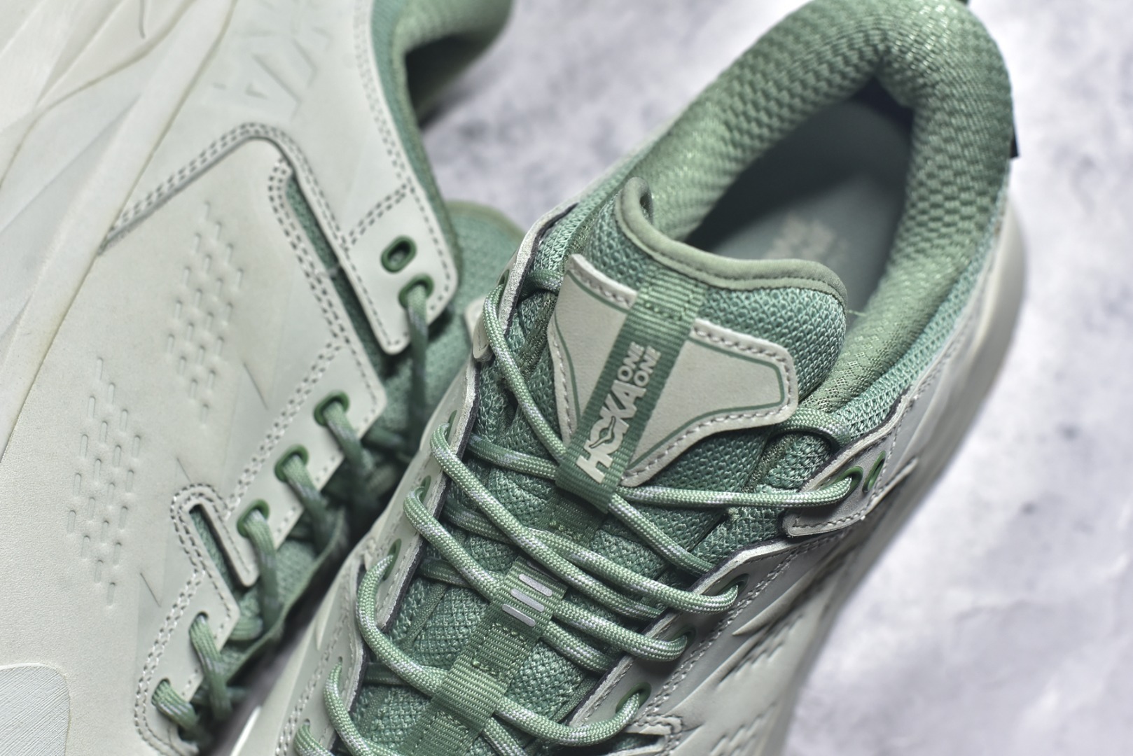 图片[9]-#Hoka One One M KAHA GTX Low 卡哈系列低帮厚底轻量坦克户外登山运动鞋 采用牛巴革与橡胶鞋头打造高度耐磨的支撑型鞋面GORE-TEX防水内靴、Vibram@Megagrip强抓地型外底，为你提供平稳安全的户外体验。 低帮设计轻量有型卡哈低帮GTX沿用了中帮的几何造型和材质，百搭舒适又轻量，更凸显造型优势，轻松玩转四季城市机能潮流。 货号：1123114 / CTBS 尺码36-47-选品中心