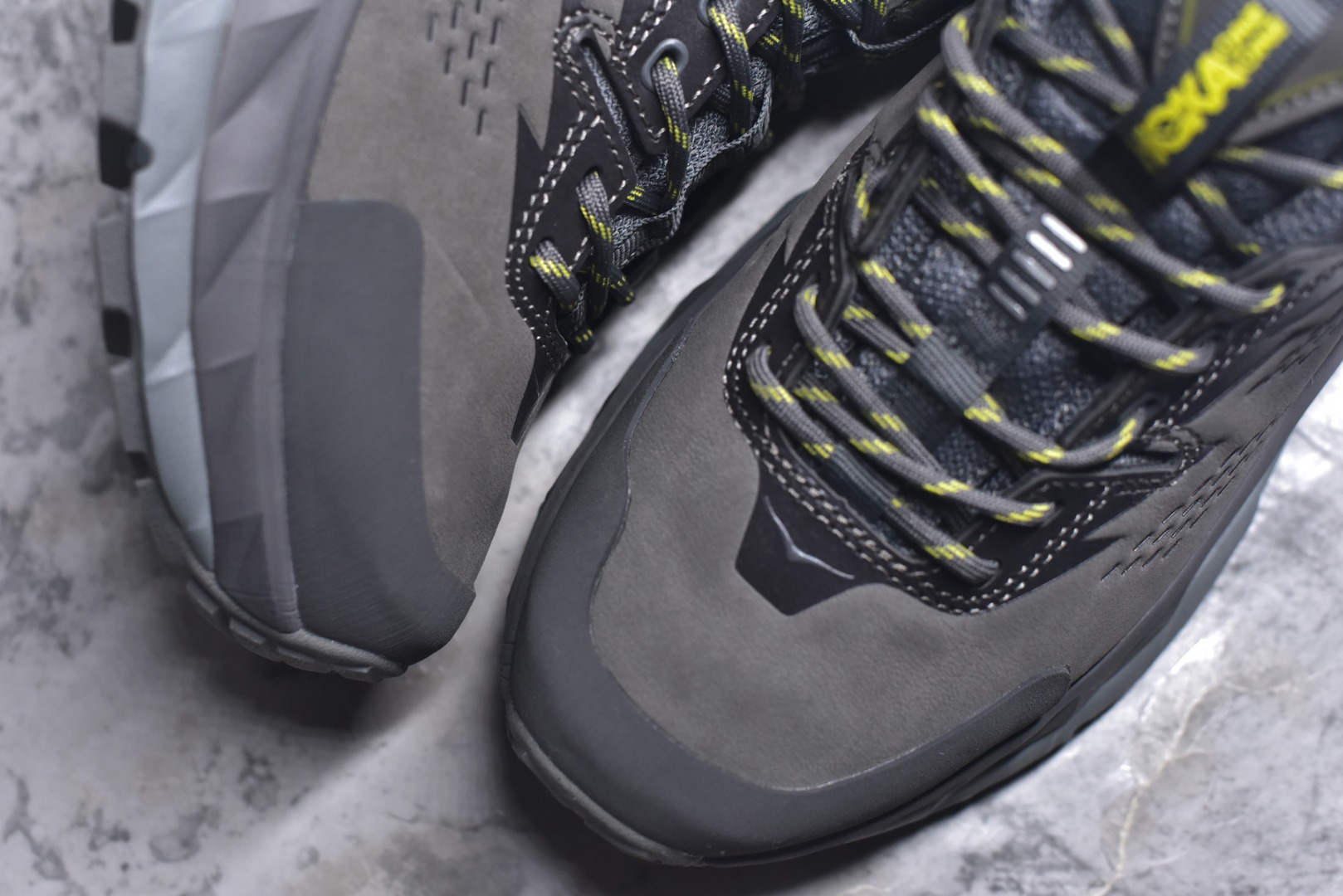 图片[8]-#Hoka One One M KAHA GTX Low 卡哈系列低帮厚底轻量坦克户外登山运动鞋 采用牛巴革与橡胶鞋头打造高度耐磨的支撑型鞋面GORE-TEX防水内靴、Vibram@Megagrip强抓地型外底，为你提供平稳安全的户外体验。 低帮设计轻量有型卡哈低帮GTX沿用了中帮的几何造型和材质，百搭舒适又轻量，更凸显造型优势，轻松玩转四季城市机能潮流。 货号：1118586/CGGS 尺码36-47-选品中心