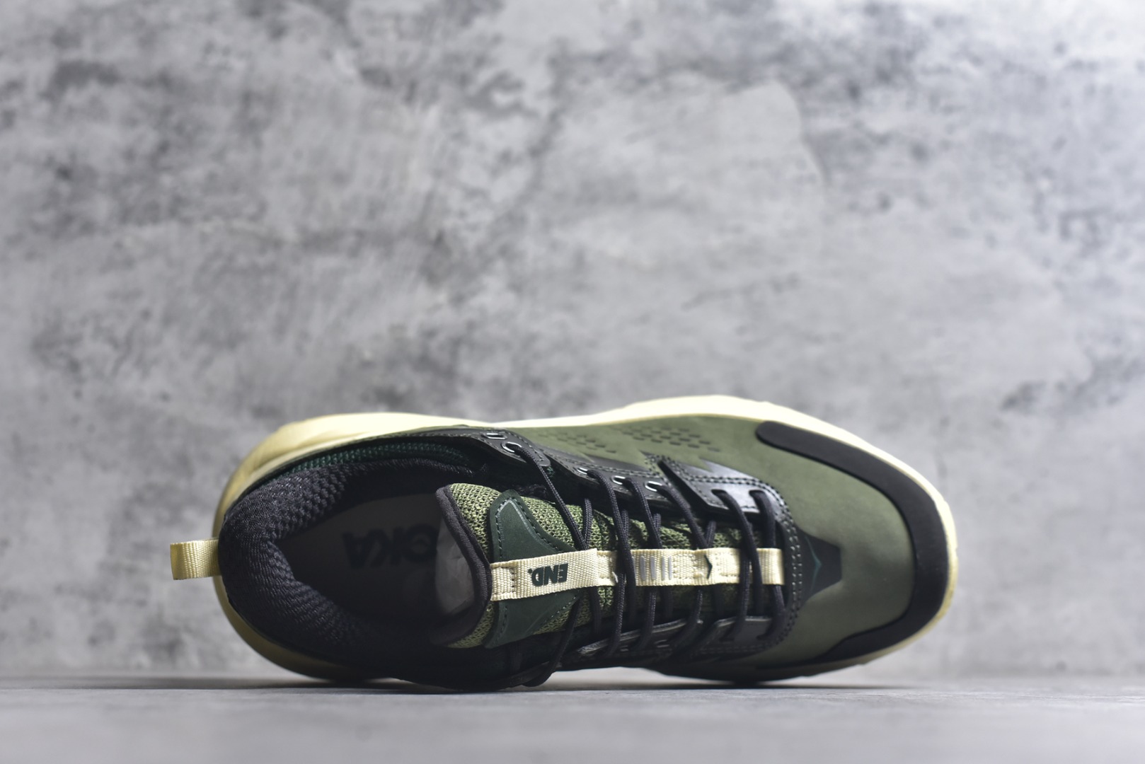 图片[4]-#Hoka One One M KAHA GTX Low 卡哈系列低帮厚底轻量坦克户外登山运动鞋 采用牛巴革与橡胶鞋头打造高度耐磨的支撑型鞋面GORE-TEX防水内靴、Vibram@Megagrip强抓地型外底，为你提供平稳安全的户外体验。 低帮设计轻量有型卡哈低帮GTX沿用了中帮的几何造型和材质，百搭舒适又轻量，更凸显造型优势，轻松玩转四季城市机能潮流。 货号：1155730/CVF 尺码36-47-选品中心