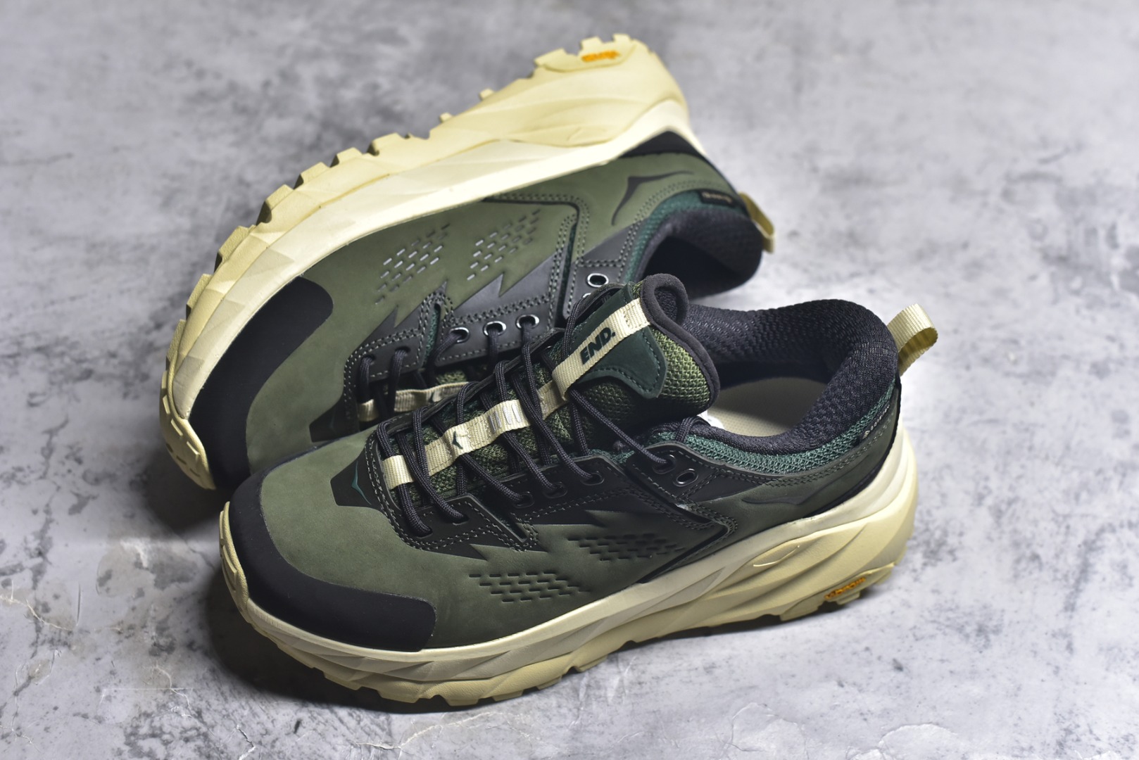 图片[7]-#Hoka One One M KAHA GTX Low 卡哈系列低帮厚底轻量坦克户外登山运动鞋 采用牛巴革与橡胶鞋头打造高度耐磨的支撑型鞋面GORE-TEX防水内靴、Vibram@Megagrip强抓地型外底，为你提供平稳安全的户外体验。 低帮设计轻量有型卡哈低帮GTX沿用了中帮的几何造型和材质，百搭舒适又轻量，更凸显造型优势，轻松玩转四季城市机能潮流。 货号：1155730/CVF 尺码36-47-选品中心