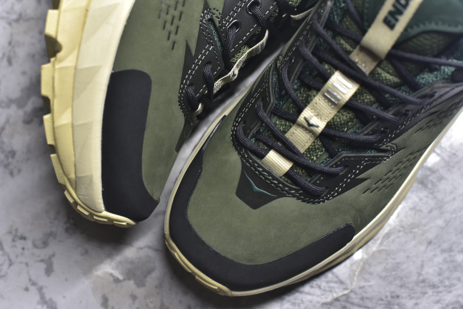 图片[8]-#Hoka One One M KAHA GTX Low 卡哈系列低帮厚底轻量坦克户外登山运动鞋 采用牛巴革与橡胶鞋头打造高度耐磨的支撑型鞋面GORE-TEX防水内靴、Vibram@Megagrip强抓地型外底，为你提供平稳安全的户外体验。 低帮设计轻量有型卡哈低帮GTX沿用了中帮的几何造型和材质，百搭舒适又轻量，更凸显造型优势，轻松玩转四季城市机能潮流。 货号：1155730/CVF 尺码36-47-选品中心