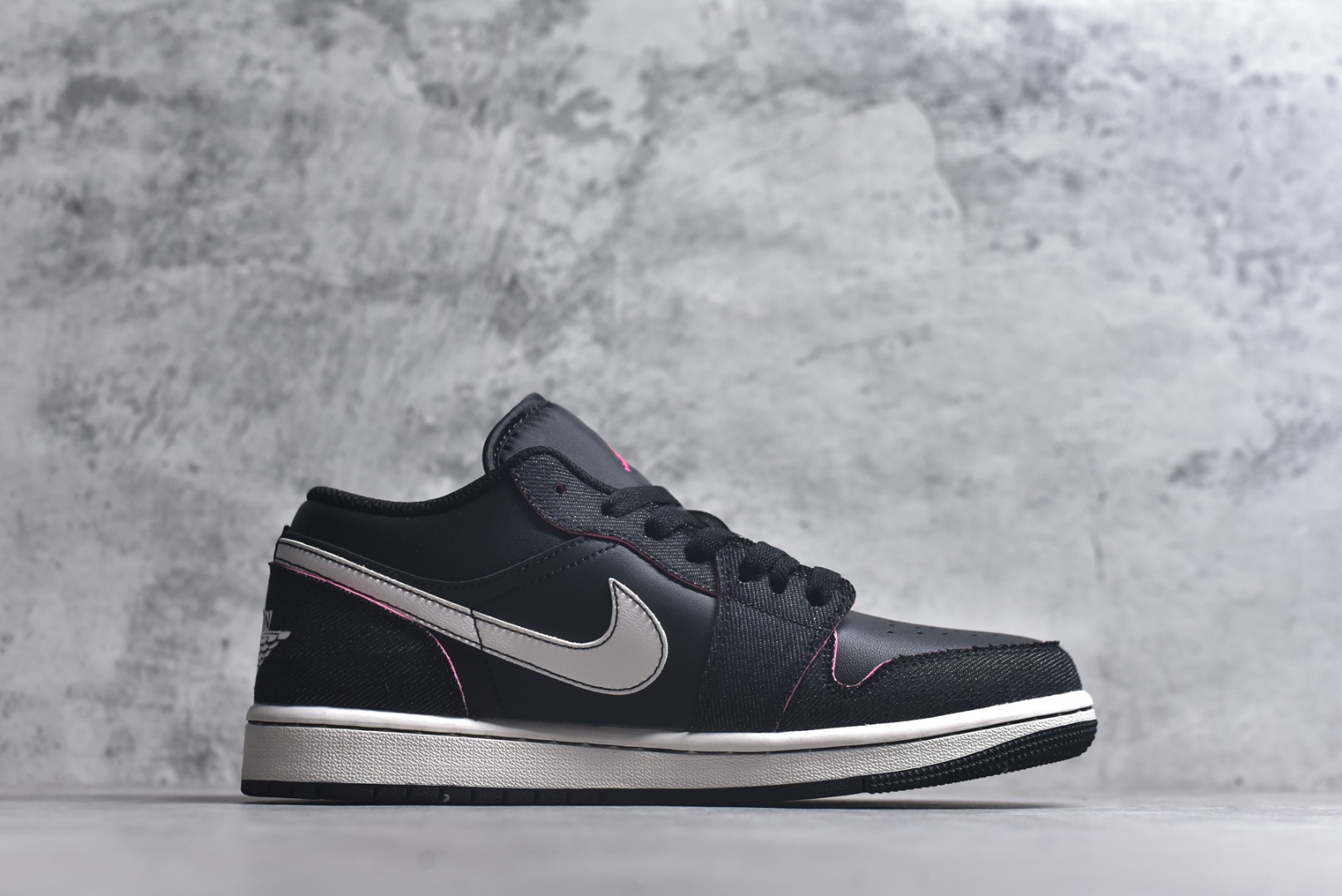 图片[3]-#Air Jordan AJ1 Low 低帮 IR0842-010 全新流水线出品 DT版本唯一平替选择 市场第二梯队最强版 全部原鞋开发 原楦原纸板开发 全鞋电脑针车 原厂内置全掌气垫 原盒内在原标 唯一Zp原版鞋带绑法 免检产品 全新2022版型 全头层皮料 完美零毛边处理 原厂配置全掌气垫 价格定位良心 几十个配色陆续出货 实拍调校N版已经零色差零失真 百分百还原实物色彩所见即所得 不存在货不对板色差等低级问题 选购参考实物拍摄 不混卖不参货 只用心做好货严格选品 承诺混一赔十 尺码：36 36.5 37.5 38 38.5 39 40 40.5 41 42 42.5 43 44 44.5 45 46-选品中心