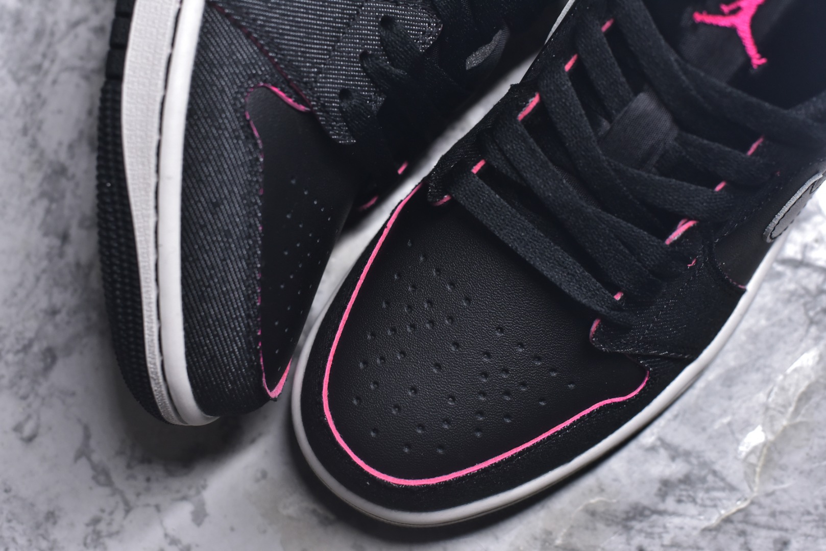 图片[8]-#Air Jordan AJ1 Low 低帮 IR0842-010 全新流水线出品 DT版本唯一平替选择 市场第二梯队最强版 全部原鞋开发 原楦原纸板开发 全鞋电脑针车 原厂内置全掌气垫 原盒内在原标 唯一Zp原版鞋带绑法 免检产品 全新2022版型 全头层皮料 完美零毛边处理 原厂配置全掌气垫 价格定位良心 几十个配色陆续出货 实拍调校N版已经零色差零失真 百分百还原实物色彩所见即所得 不存在货不对板色差等低级问题 选购参考实物拍摄 不混卖不参货 只用心做好货严格选品 承诺混一赔十 尺码：36 36.5 37.5 38 38.5 39 40 40.5 41 42 42.5 43 44 44.5 45 46-选品中心