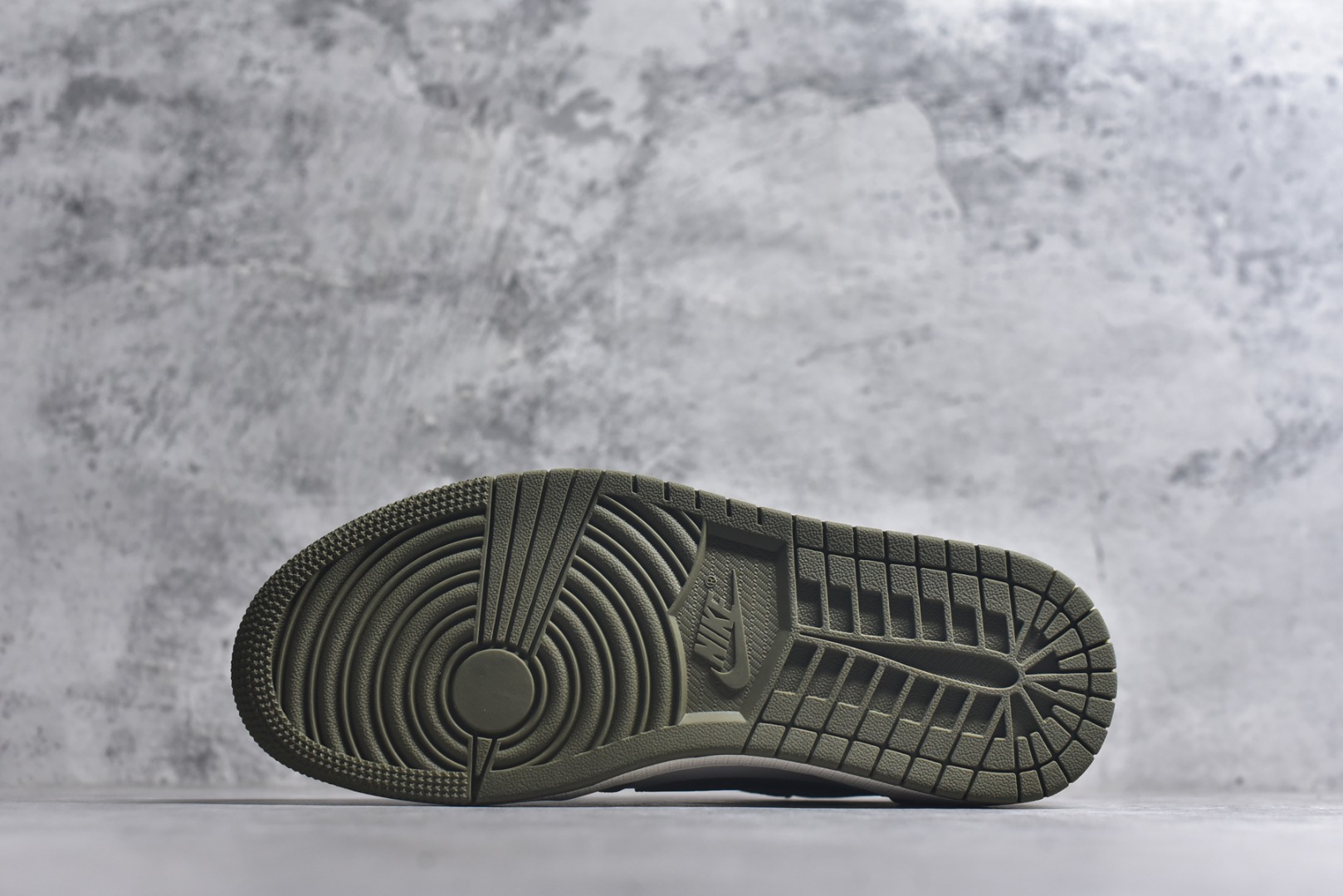 图片[6]-#Air Jordan 1 AJ1乔1低帮休闲板鞋 HQ6998-200 大厂代工流水线打造 纯原级既视感 细节随意对比 尺码：36 36.5 37.5 38 38.5 39 40 40.5 41 42 42.5 43 44 44.5 45 46 47.5-选品中心