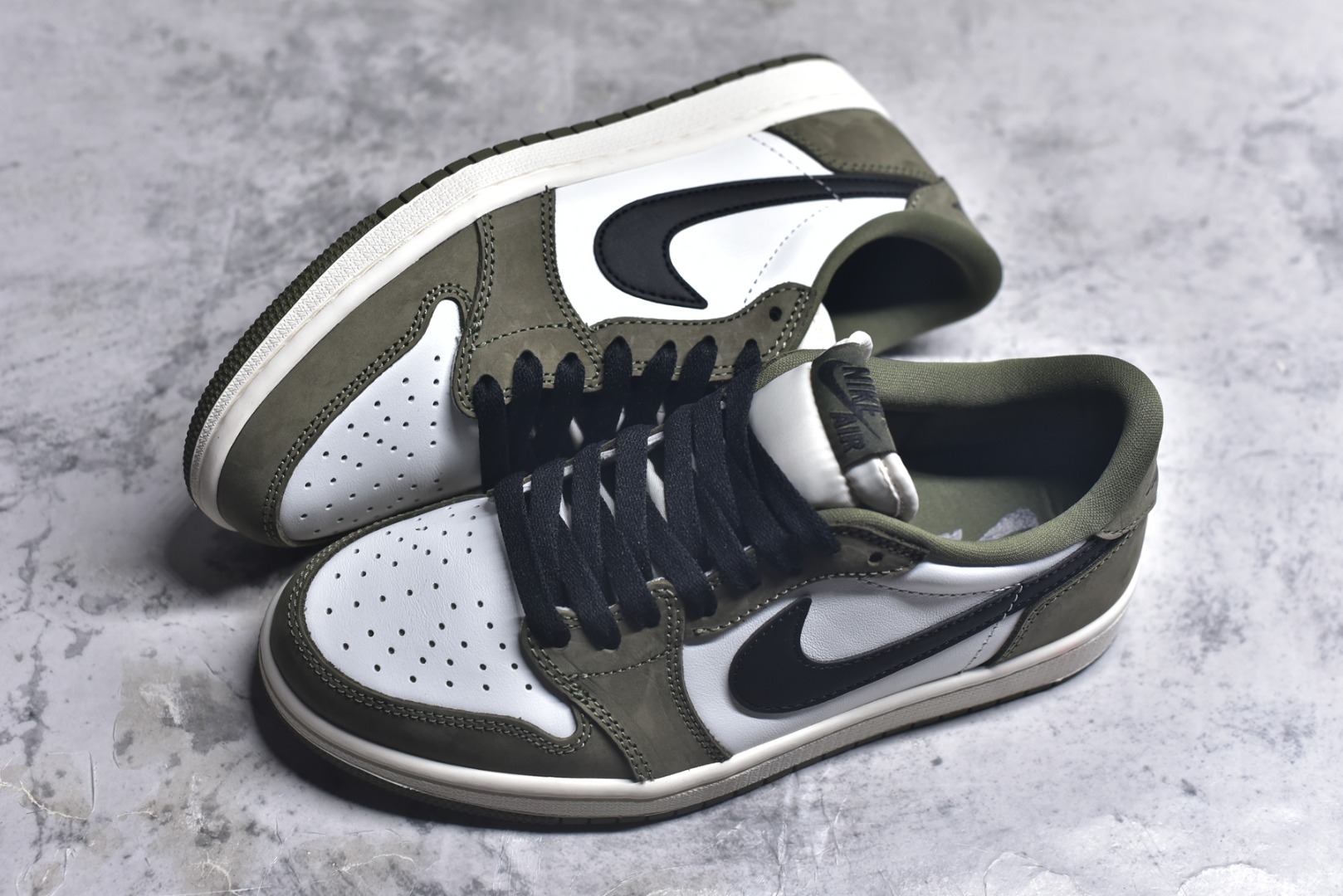 图片[7]-#Air Jordan 1 AJ1乔1低帮休闲板鞋 HQ6998-200 大厂代工流水线打造 纯原级既视感 细节随意对比 尺码：36 36.5 37.5 38 38.5 39 40 40.5 41 42 42.5 43 44 44.5 45 46 47.5-选品中心