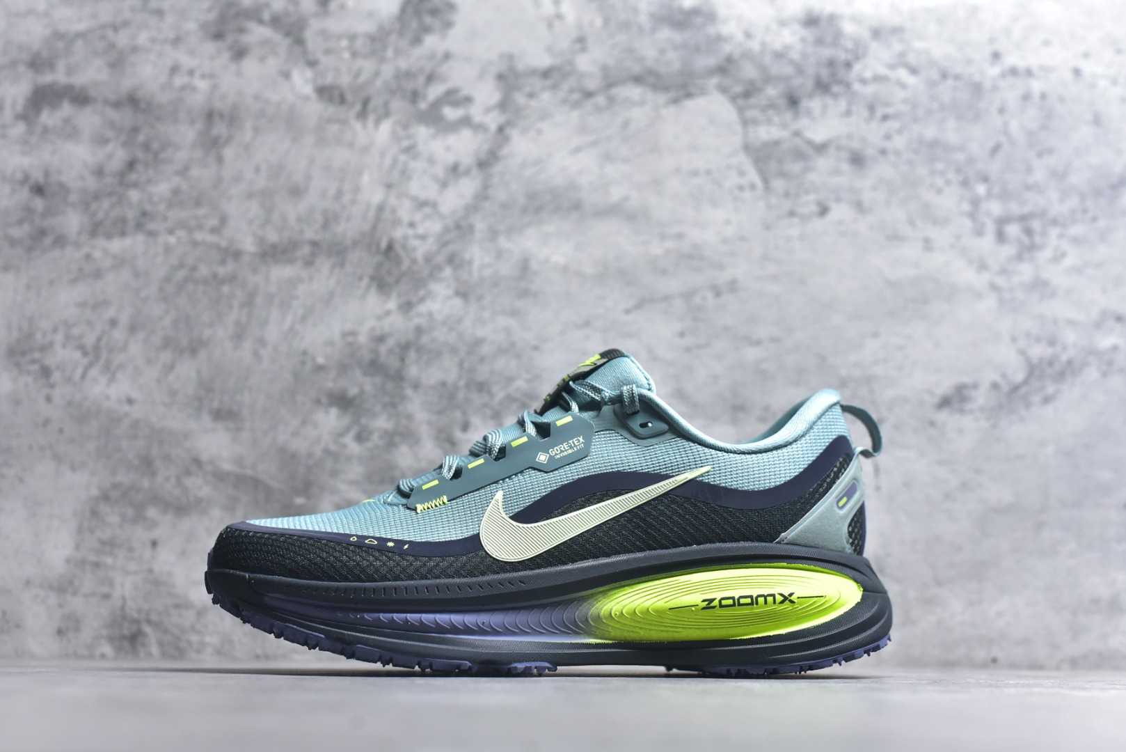 #Nike Air Zoom Vomero 18 GTX 登月18 缓震休闲跑鞋 HQ7001-300 尺码：36-45-选品中心