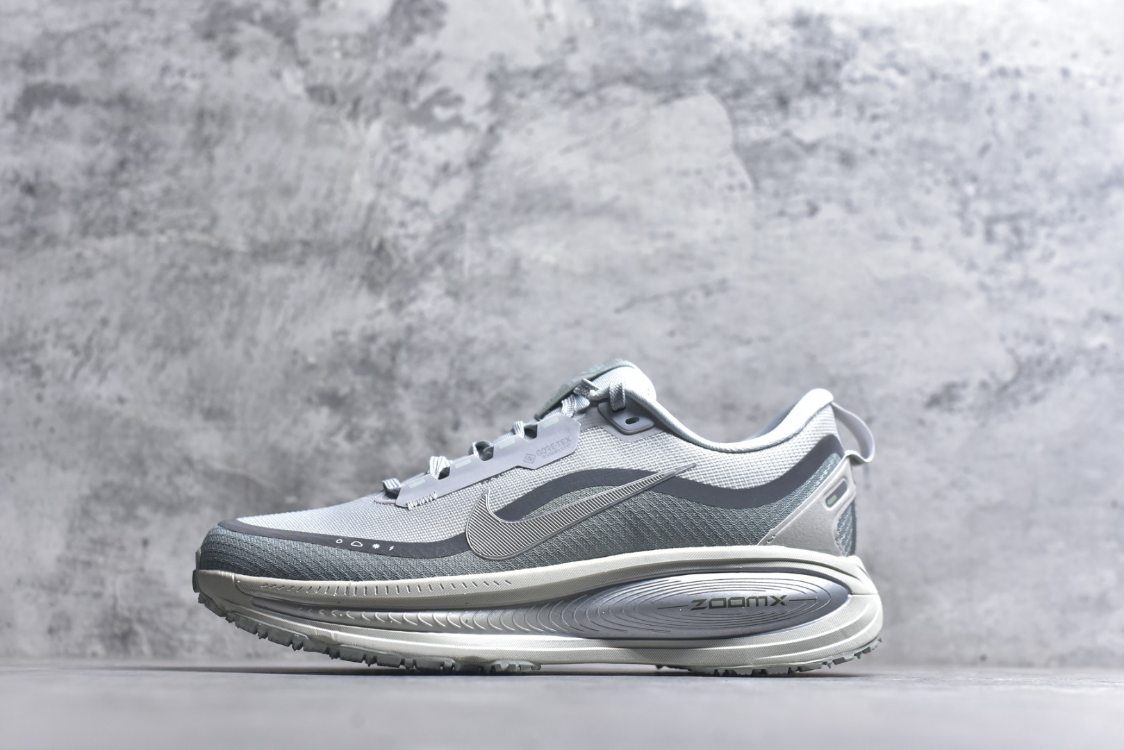 #Nike Air Zoom Vomero 18 GTX 登月18 缓震休闲跑鞋 HQ7001-100 尺码：36-45-选品中心