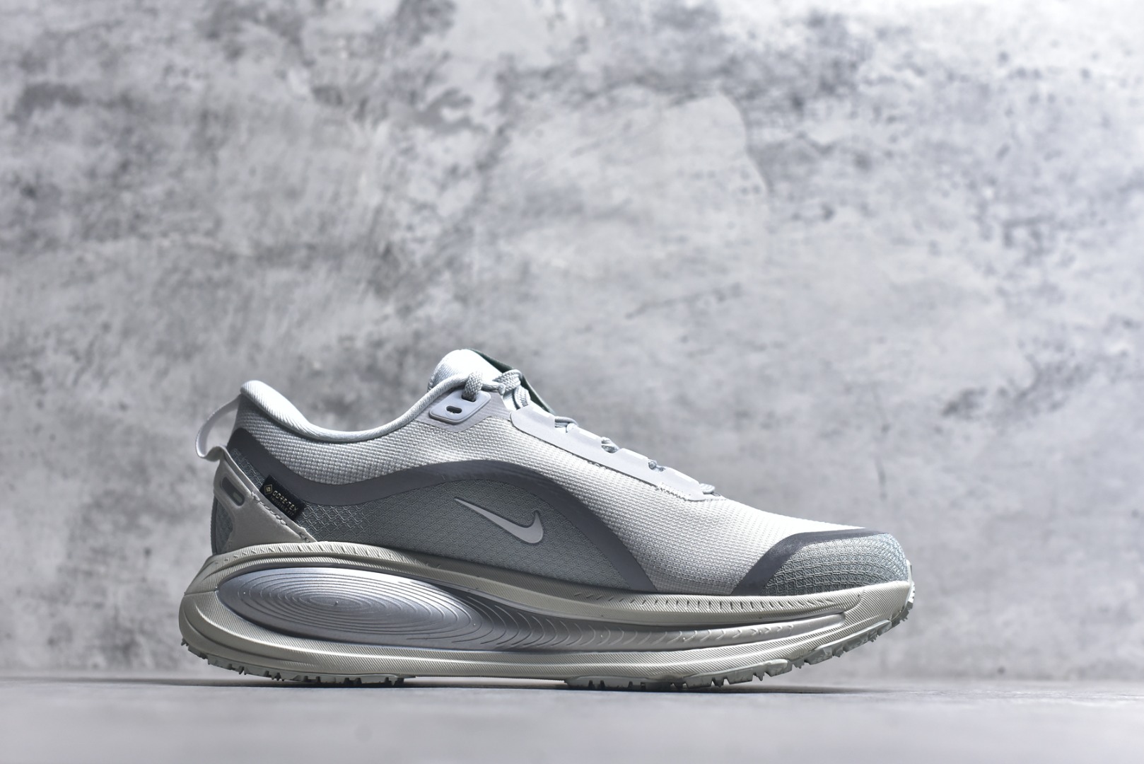 图片[3]-#Nike Air Zoom Vomero 18 GTX 登月18 缓震休闲跑鞋 HQ7001-100 尺码：36-45-选品中心