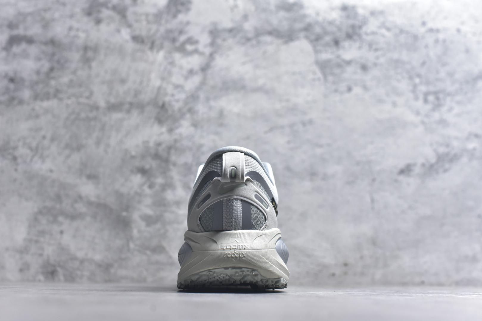 图片[5]-#Nike Air Zoom Vomero 18 GTX 登月18 缓震休闲跑鞋 HQ7001-100 尺码：36-45-选品中心