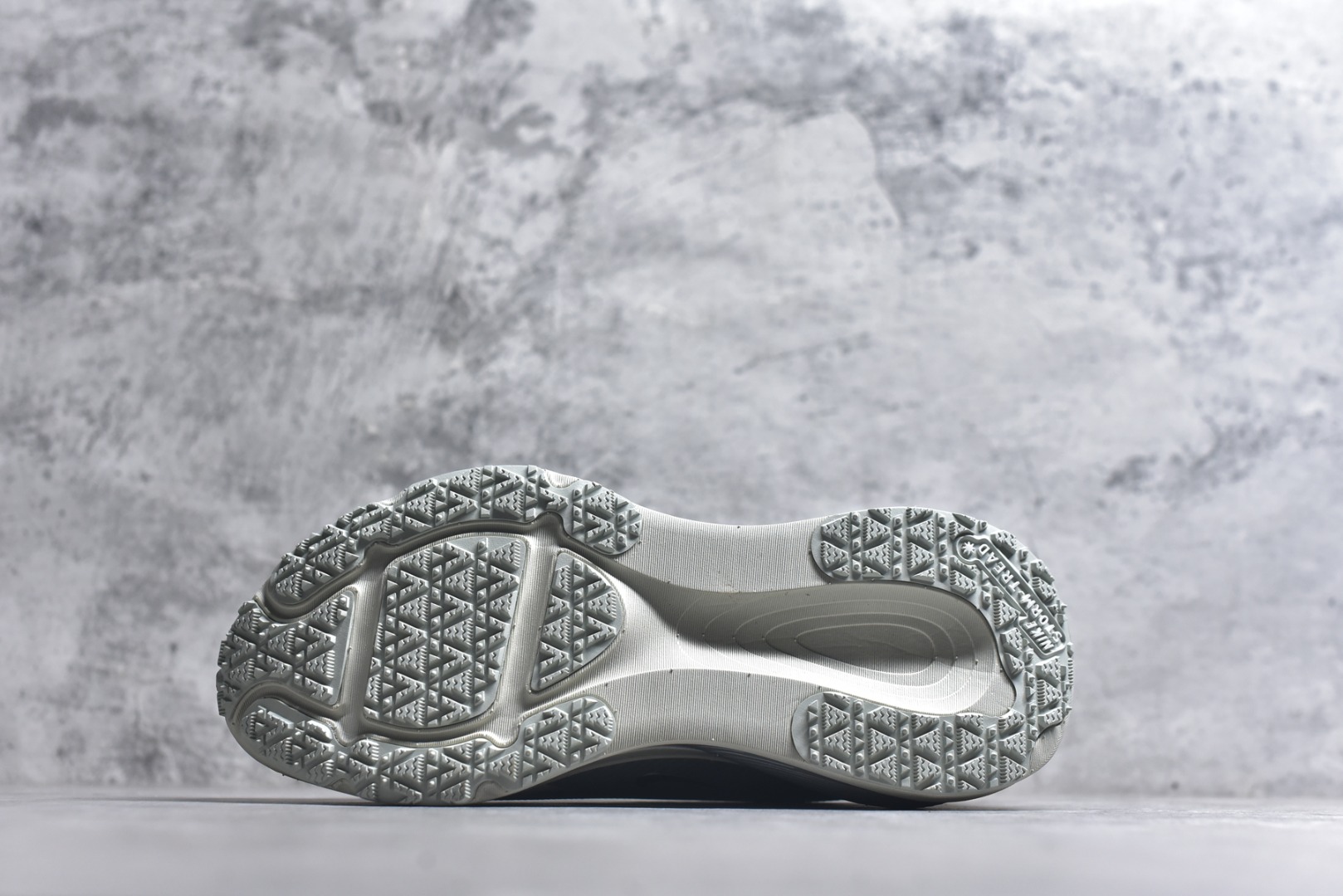 图片[6]-#Nike Air Zoom Vomero 18 GTX 登月18 缓震休闲跑鞋 HQ7001-100 尺码：36-45-选品中心