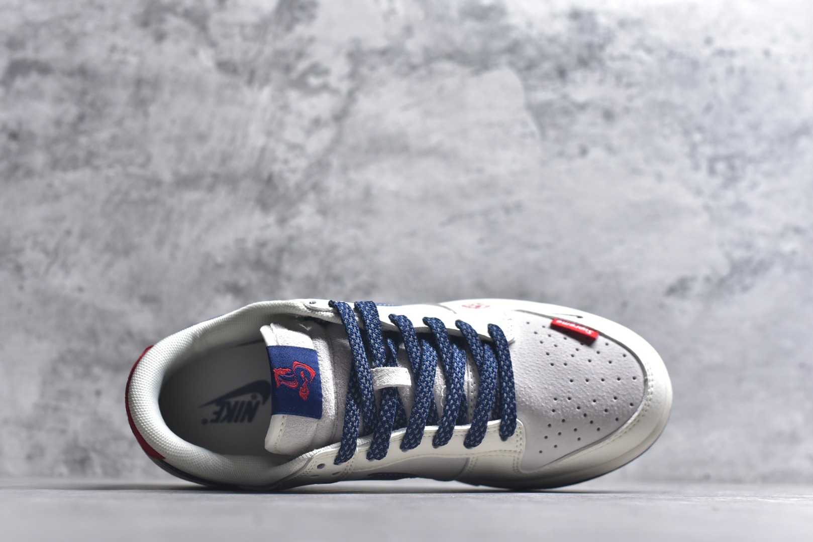 图片[4]-#Nk SB Dunk Low Supreme联名-米白3D藏蓝勾 周年高端定制 低帮休闲板鞋 FC1688-204 #定制鞋盒 大厂纯原品质出货 超高清洁度 皮料切割干净无任何毛边 细节完美 尺码：36 36.5 37.5 38 38.5 39 40 40.5 41 42 42.5 43 44 44.5 45 9.E5-选品中心