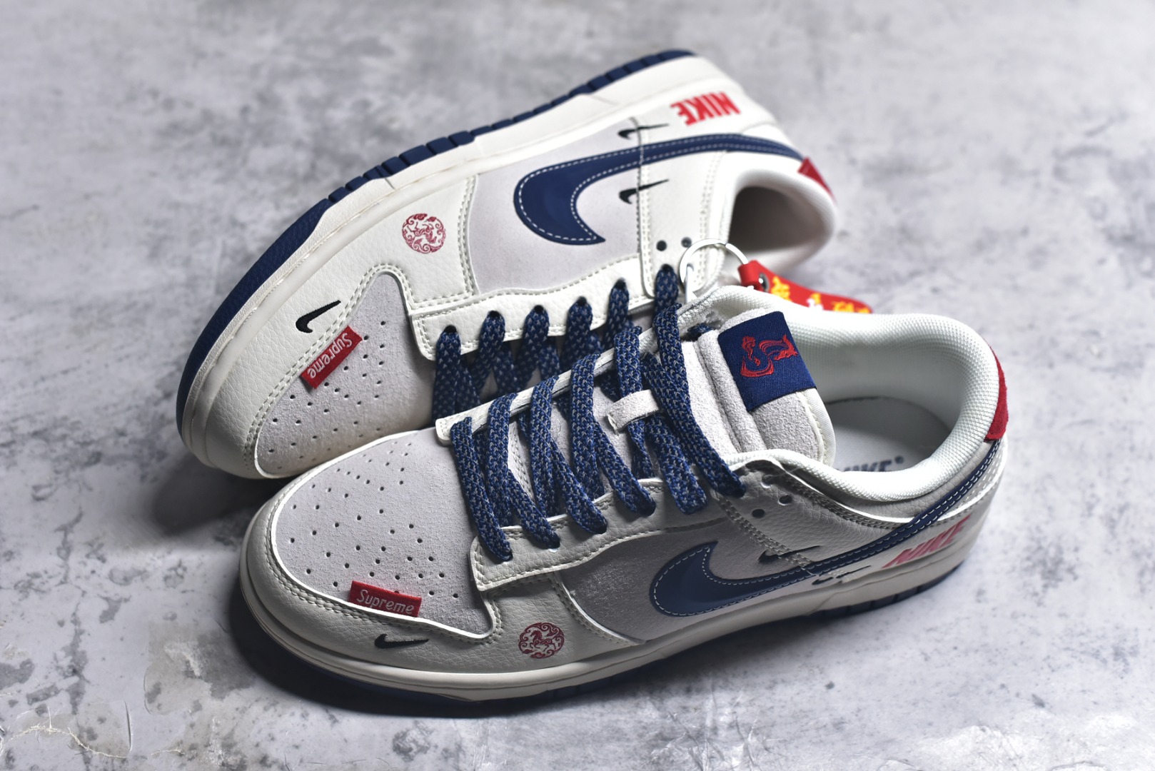 图片[7]-#Nk SB Dunk Low Supreme联名-米白3D藏蓝勾 周年高端定制 低帮休闲板鞋 FC1688-204 #定制鞋盒 大厂纯原品质出货 超高清洁度 皮料切割干净无任何毛边 细节完美 尺码：36 36.5 37.5 38 38.5 39 40 40.5 41 42 42.5 43 44 44.5 45 9.E5-选品中心