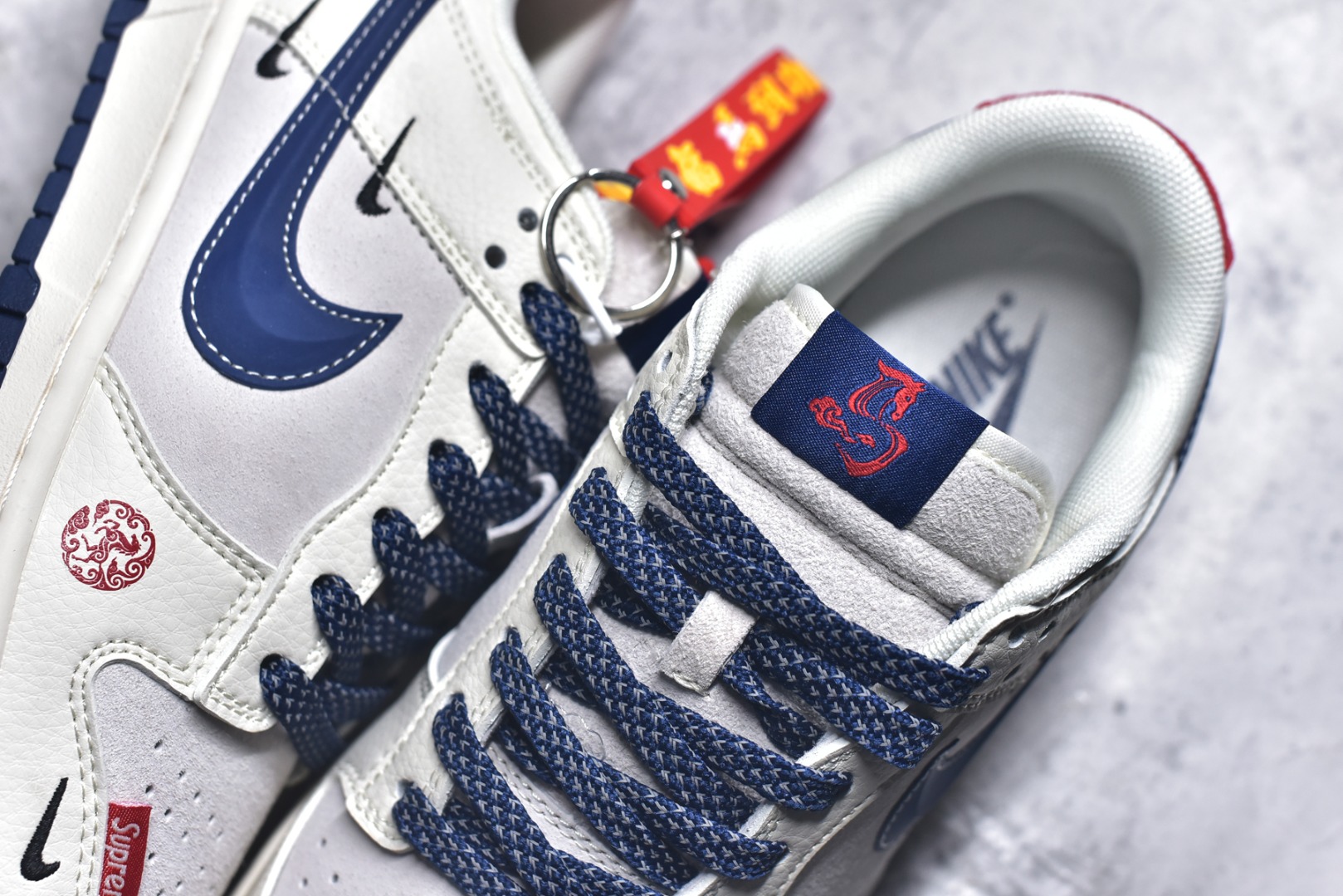 图片[9]-#Nk SB Dunk Low Supreme联名-米白3D藏蓝勾 周年高端定制 低帮休闲板鞋 FC1688-204 #定制鞋盒 大厂纯原品质出货 超高清洁度 皮料切割干净无任何毛边 细节完美 尺码：36 36.5 37.5 38 38.5 39 40 40.5 41 42 42.5 43 44 44.5 45 9.E5-选品中心