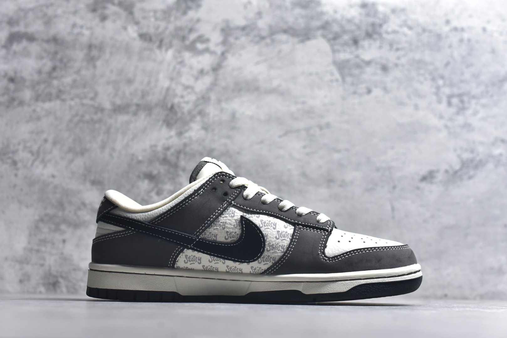 图片[3]-#Nike SB Dunk Low \”斯图西联名“——白灰” 高端定制 低帮休闲板鞋 定制鞋盒 高级夜光效果，Ortholite鞋垫透气防臭 大厂纯原品质出货 超高清洁度 皮料切割干净无任何毛边 细节完美 货号：YF9511-914 尺码：36 36.5 37.5 38 38.5 39 40 40.5 41 42 42.5 43 44 44.5 45-选品中心